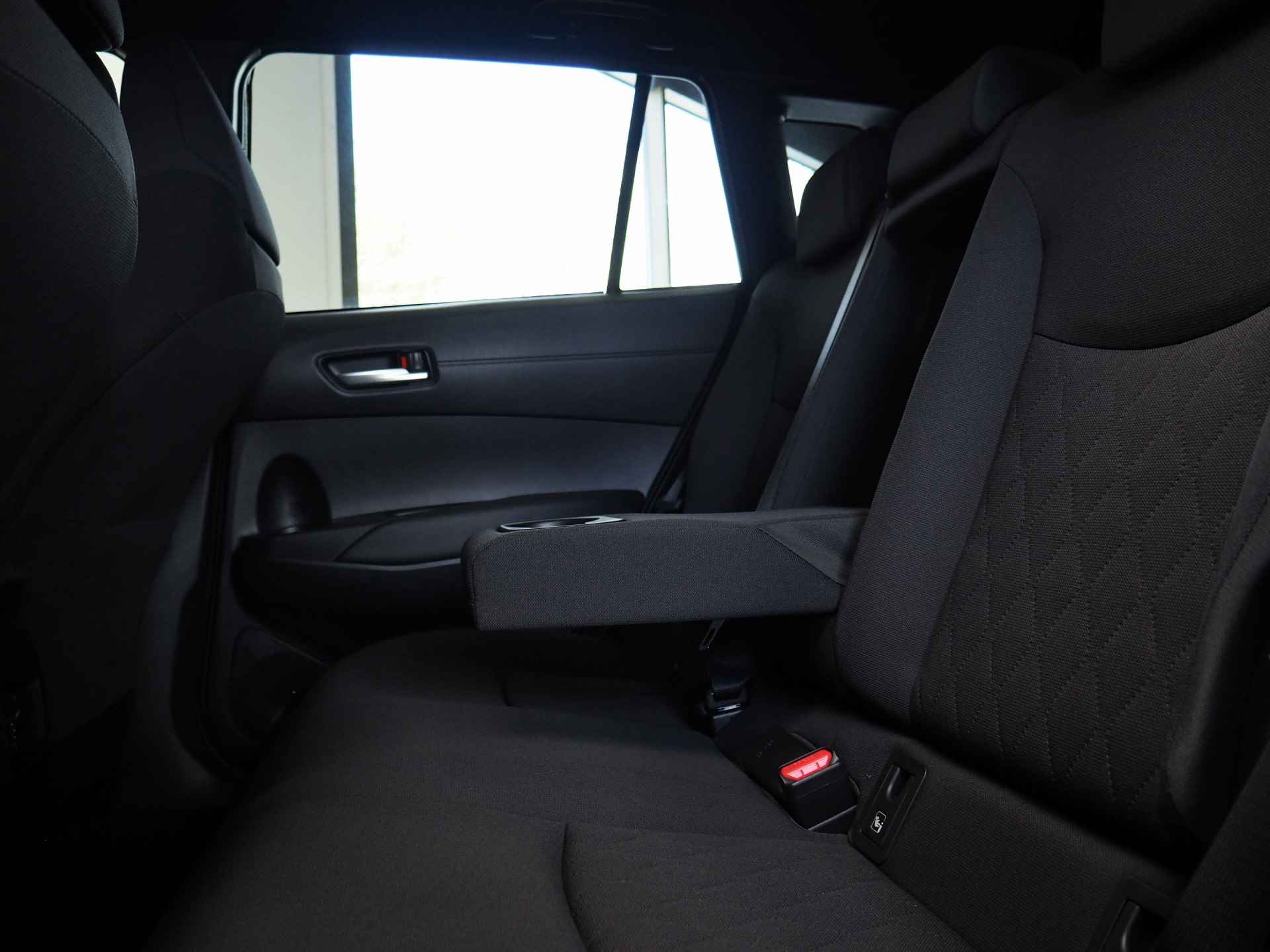 Toyota Corolla Cross 2.0 High Power Hybrid Style **NIEUW** | Dodehoekdetectie | Noodremfunctie (met stuurcorrectie) | Adaptive Cruise Control | Stuur- en Stoelverwarming | Apple CarPlay/ Android Auto | Voorruitverwarming | Achteruitrijcamera | Lane A - 14/43