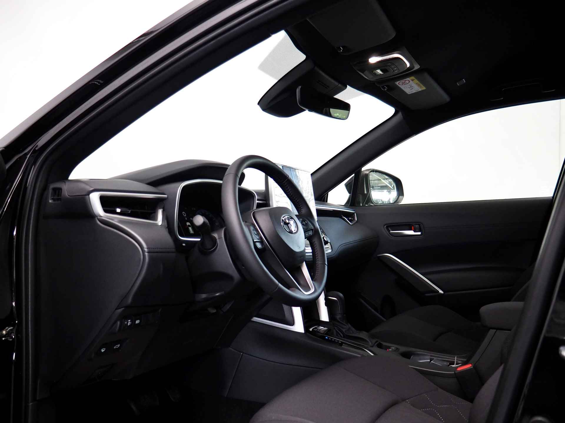 Toyota Corolla Cross 2.0 High Power Hybrid Style **NIEUW** | Dodehoekdetectie | Noodremfunctie (met stuurcorrectie) | Adaptive Cruise Control | Stuur- en Stoelverwarming | Apple CarPlay/ Android Auto | Voorruitverwarming | Achteruitrijcamera | Lane A - 15/43