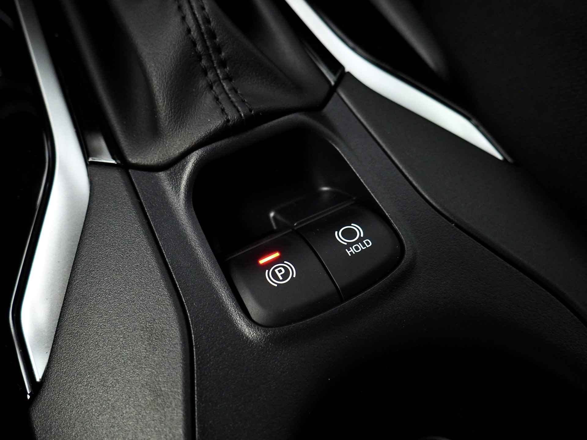 Toyota Corolla Cross 2.0 High Power Hybrid Style **NIEUW** | Dodehoekdetectie | Noodremfunctie (met stuurcorrectie) | Adaptive Cruise Control | Stuur- en Stoelverwarming | Apple CarPlay/ Android Auto | Voorruitverwarming | Achteruitrijcamera | Lane A - 26/43