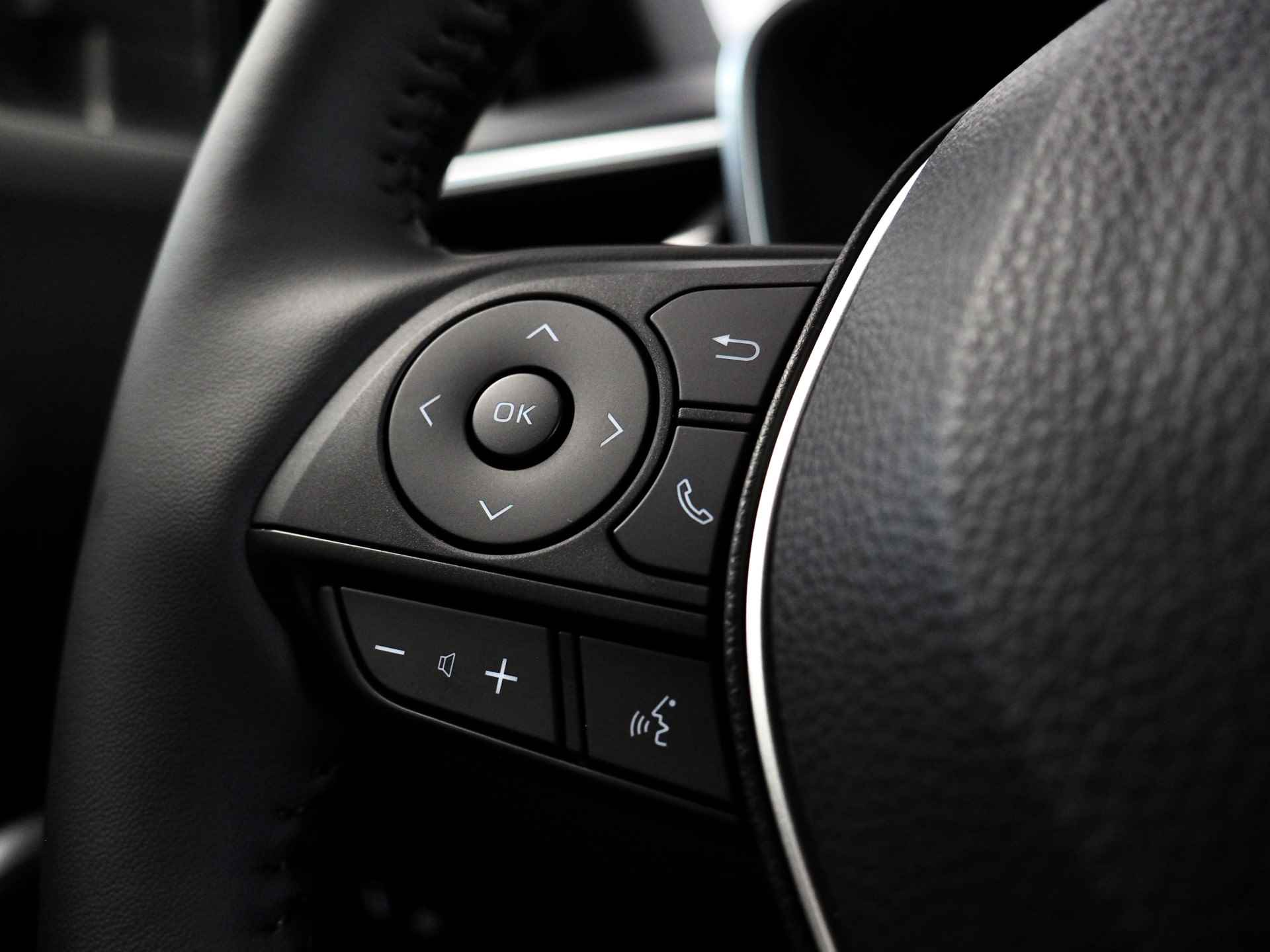 Toyota Corolla Cross 2.0 High Power Hybrid Style **NIEUW** | Dodehoekdetectie | Noodremfunctie (met stuurcorrectie) | Adaptive Cruise Control | Stuur- en Stoelverwarming | Apple CarPlay/ Android Auto | Voorruitverwarming | Achteruitrijcamera | Lane A - 31/43