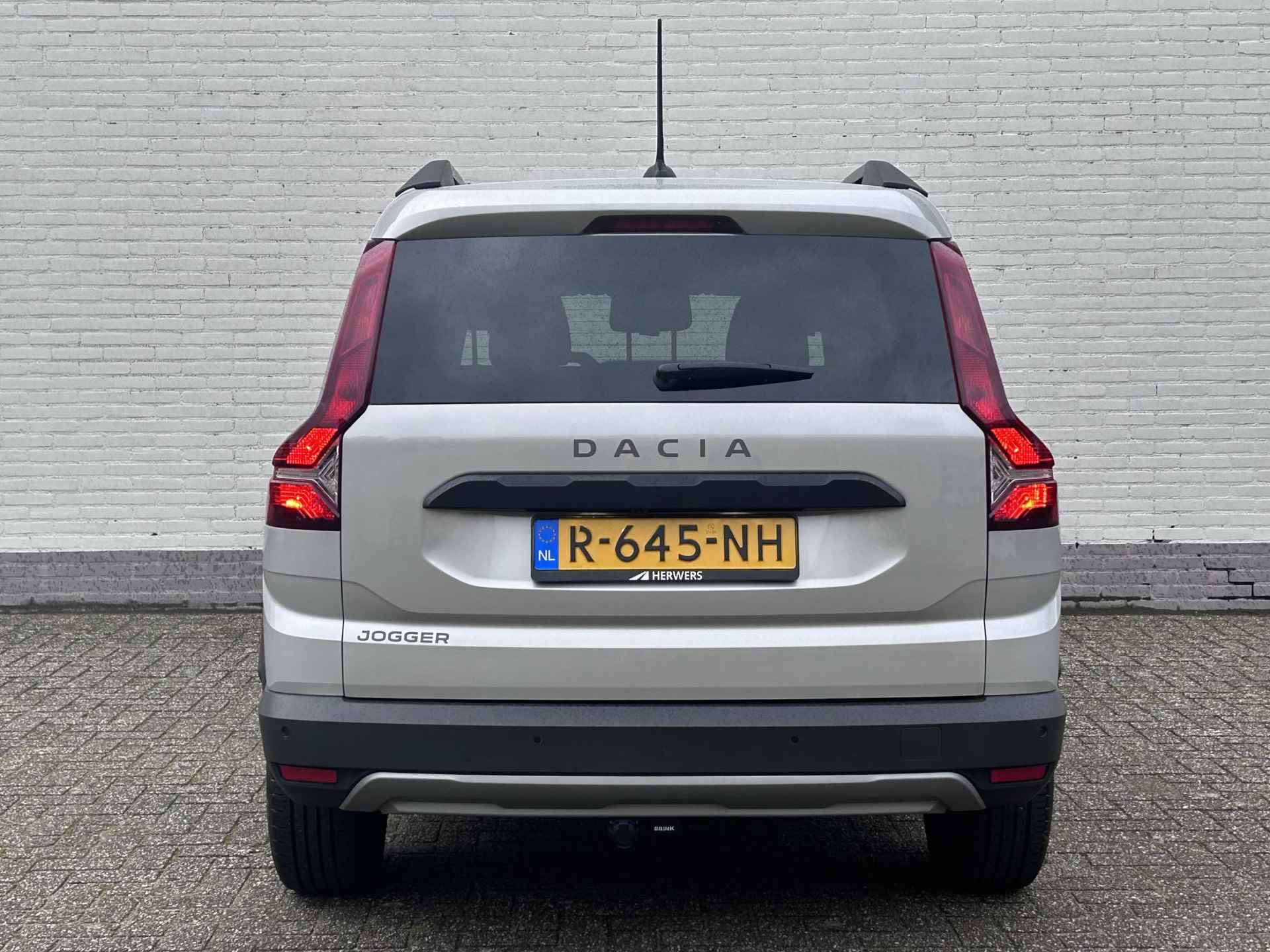 Dacia Jogger 1.0 TCe 100 Bi-Fuel Expression 5p. / Trekhaak / Eerste Eigenaar / Camera / Stoelverwarming / AppleCarplay & Android Auto / LPG / Cruise / Clima / Navigatie / DAB / Led / LMV / NAP / - 42/46