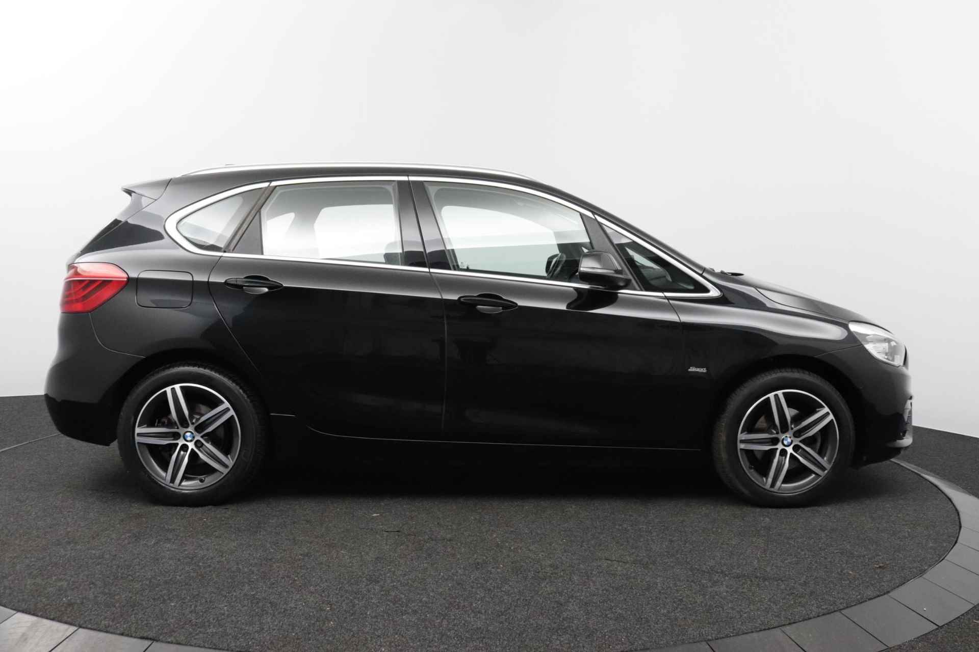 BMW 2-serie Active Tourer 218i Corporate Lease High Executive | Sport-Line | M-Stuurwiel | Lederen Bekleding | Stoel Verwarming| Achteruitrijcamera | Dealeronderhouden | - 43/54