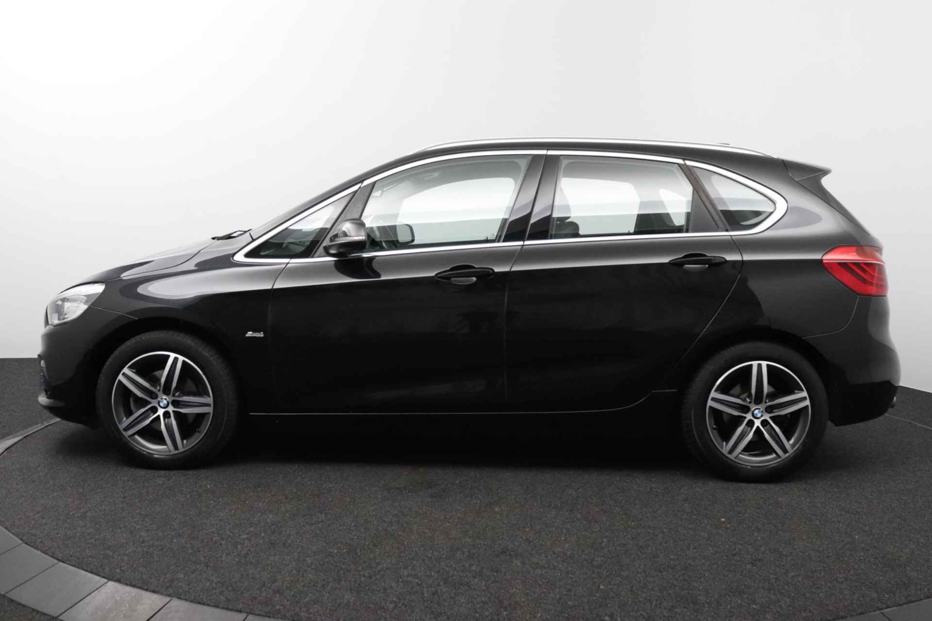 BMW 2-serie Active Tourer 218i Corporate Lease High Executive | Sport-Line | M-Stuurwiel | Lederen Bekleding | Stoel Verwarming| Achteruitrijcamera | Dealeronderhouden | - 44/54