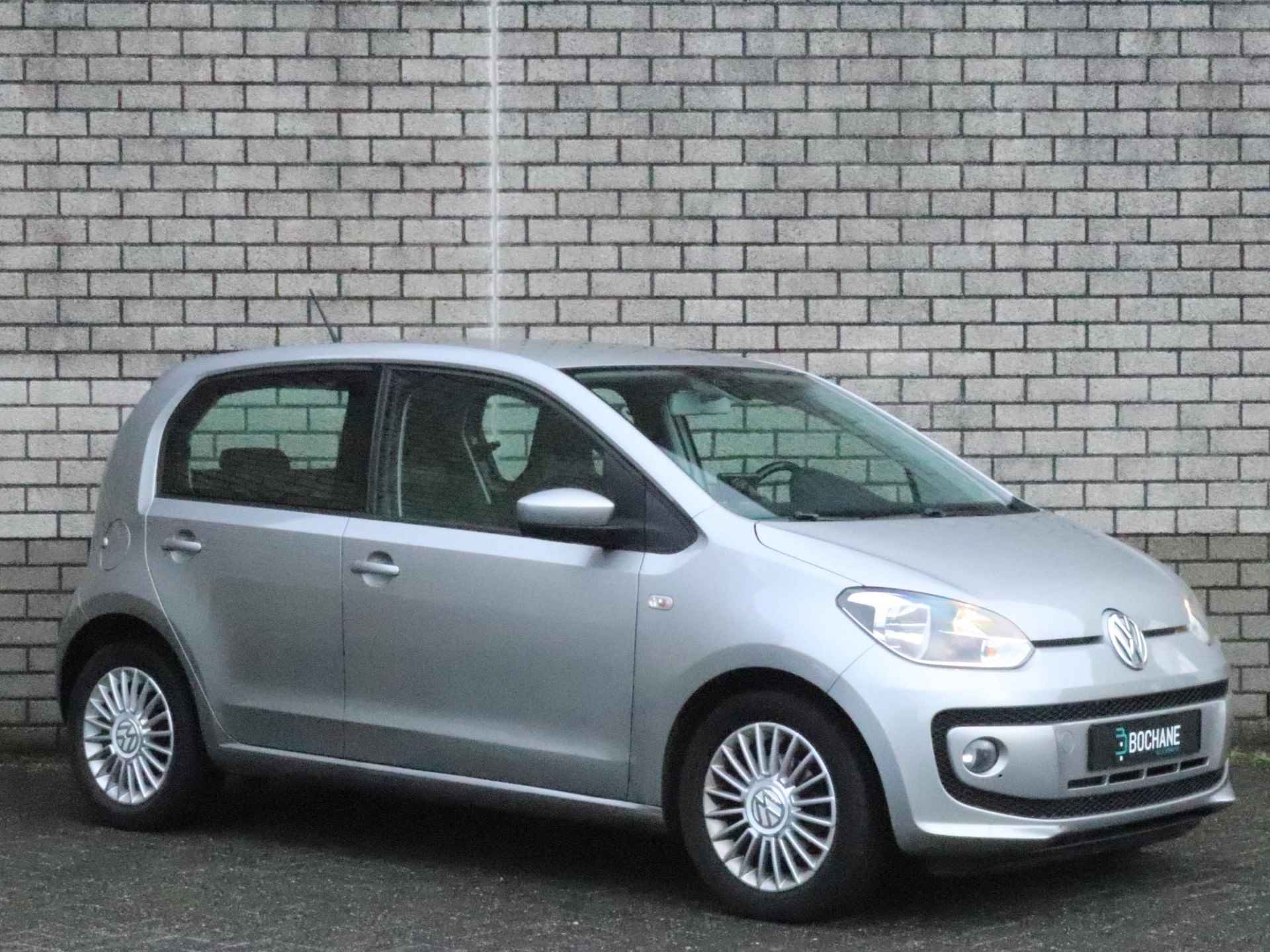 Volkswagen Up! 1.0 high up! BlueMotion | Parkeersensoren achter | Navigatie | Airco | - 6/28