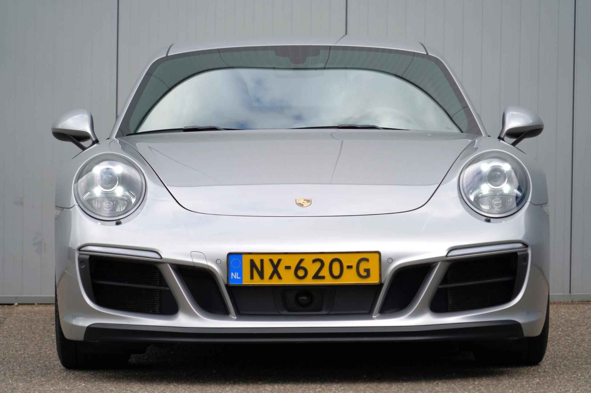 Porsche 911 3.0 Carrera GTS / 4wielbesturing / Sport Chrono / Sportuilaat / Dealer onderhouden / NL-Auto! - 26/43