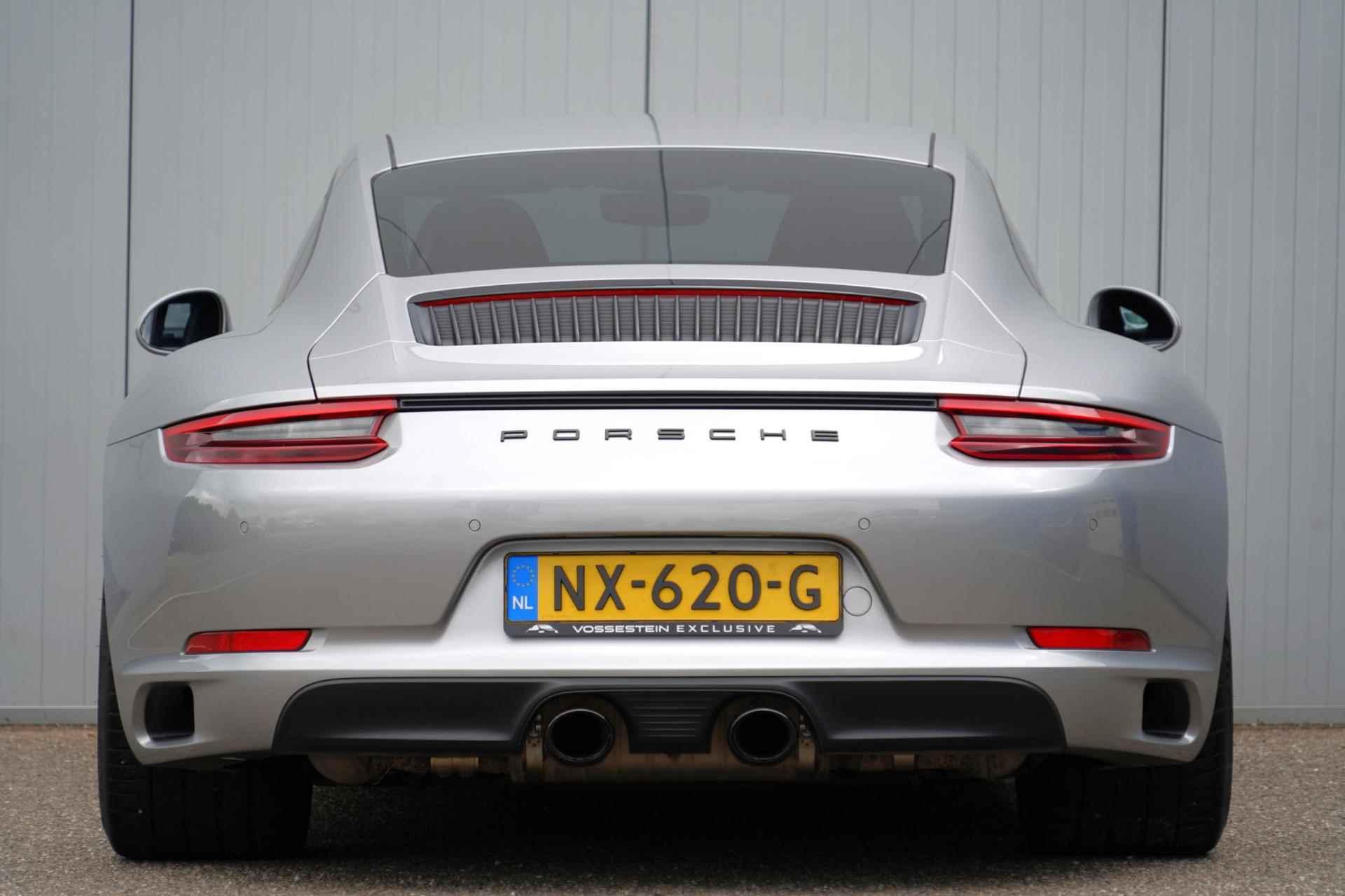 Porsche 911 3.0 Carrera GTS / 4wielbesturing / Sport Chrono / Sportuilaat / Dealer onderhouden / NL-Auto! - 27/43