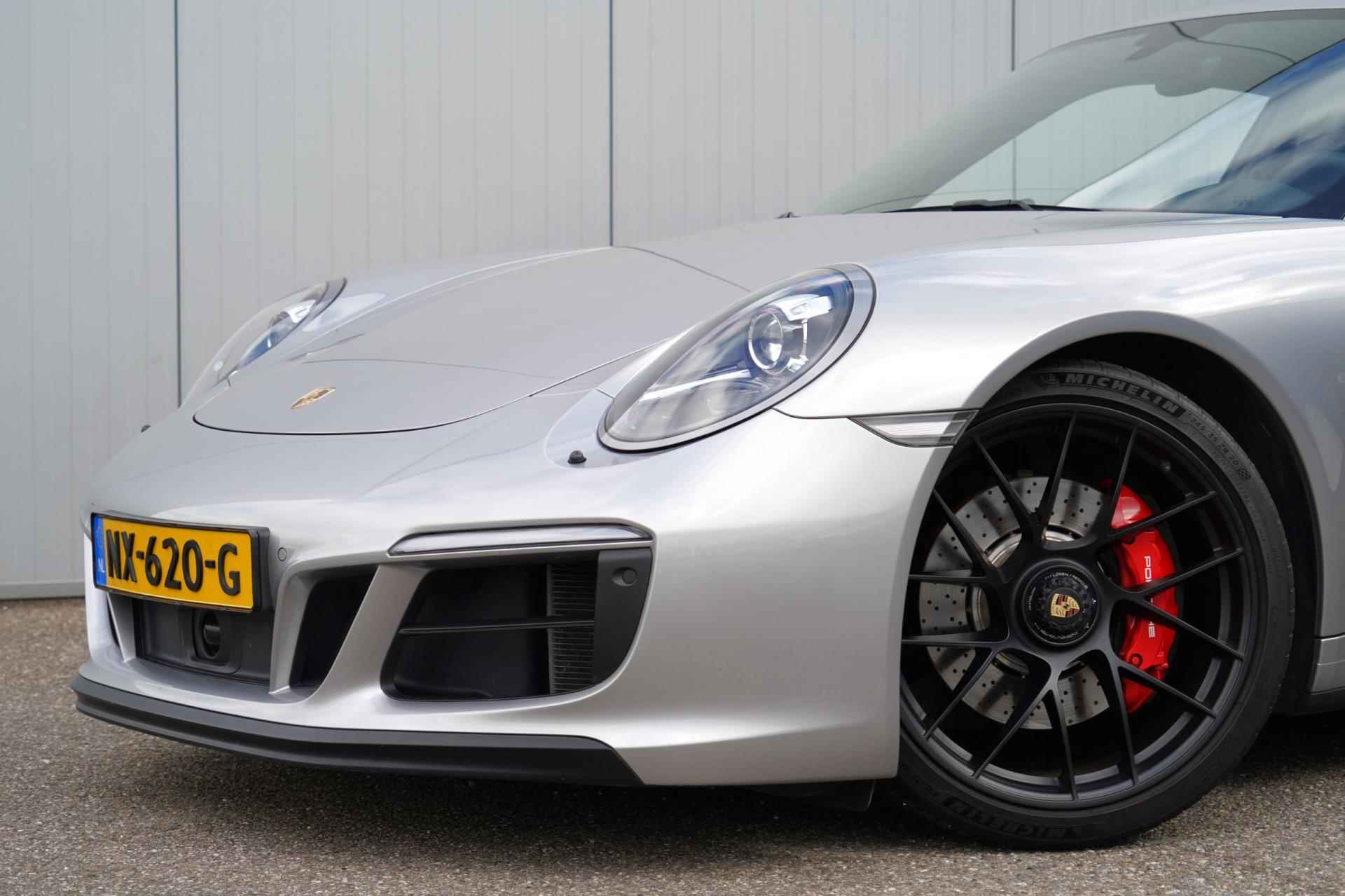 Porsche 911 3.0 Carrera GTS / 4wielbesturing / Sport Chrono / Sportuilaat / Dealer onderhouden / NL-Auto! - 28/43