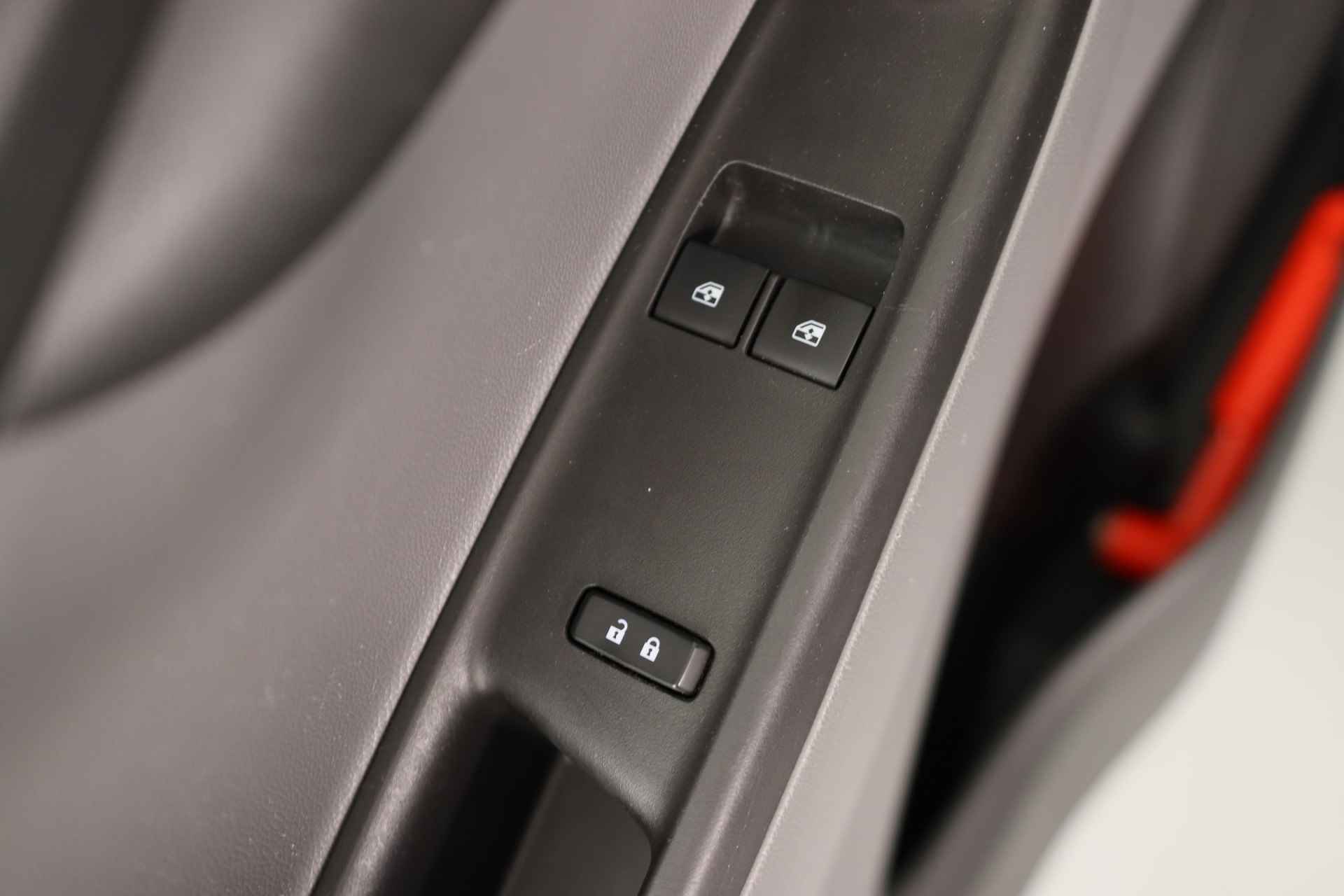 Opel KARL 1.0 ecoFLEX Innovation | Dealer Onderhouden! | Navi By App | Clima | Parkeersensoren | Cruise | Half Leder | Lichtmetalen velgen - 19/34