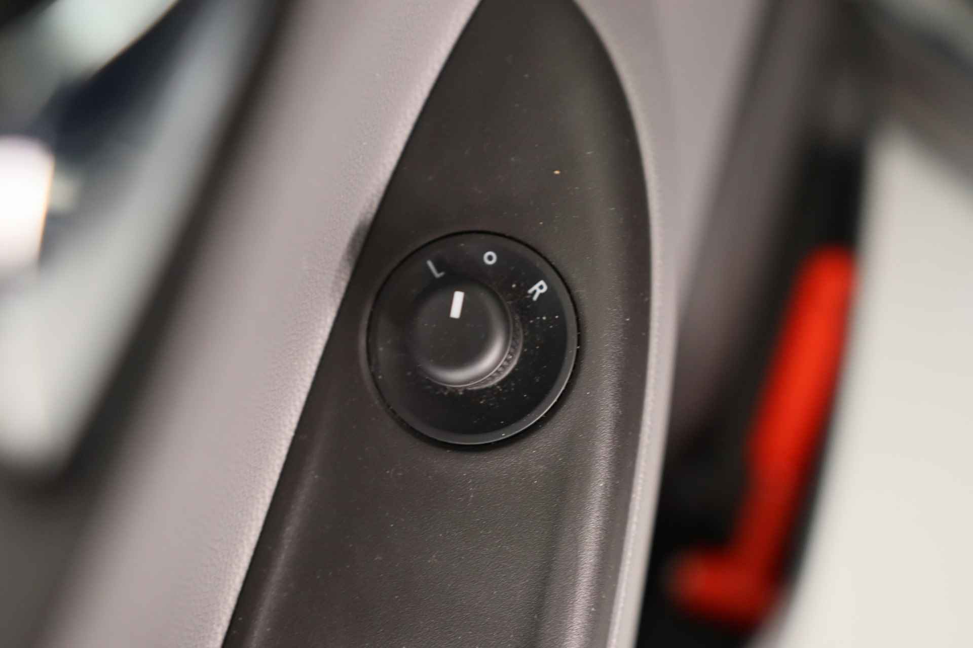Opel KARL 1.0 ecoFLEX Innovation | Dealer Onderhouden! | Navi By App | Clima | Parkeersensoren | Cruise | Half Leder | Lichtmetalen velgen - 31/34