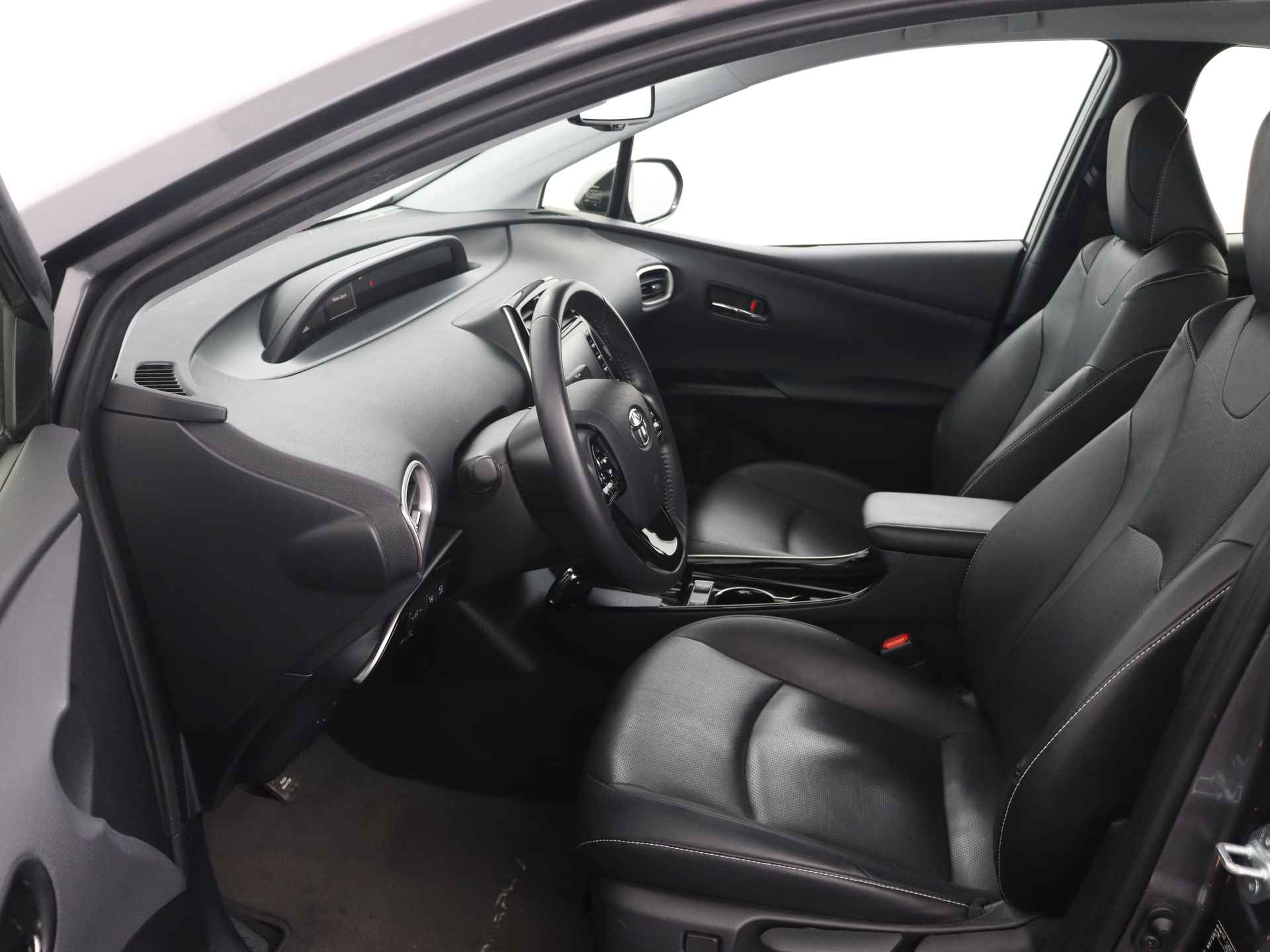 Toyota Prius 1.8 Plug-in Executive Limited | Navigatie | Rondomzicht camera - 18/45