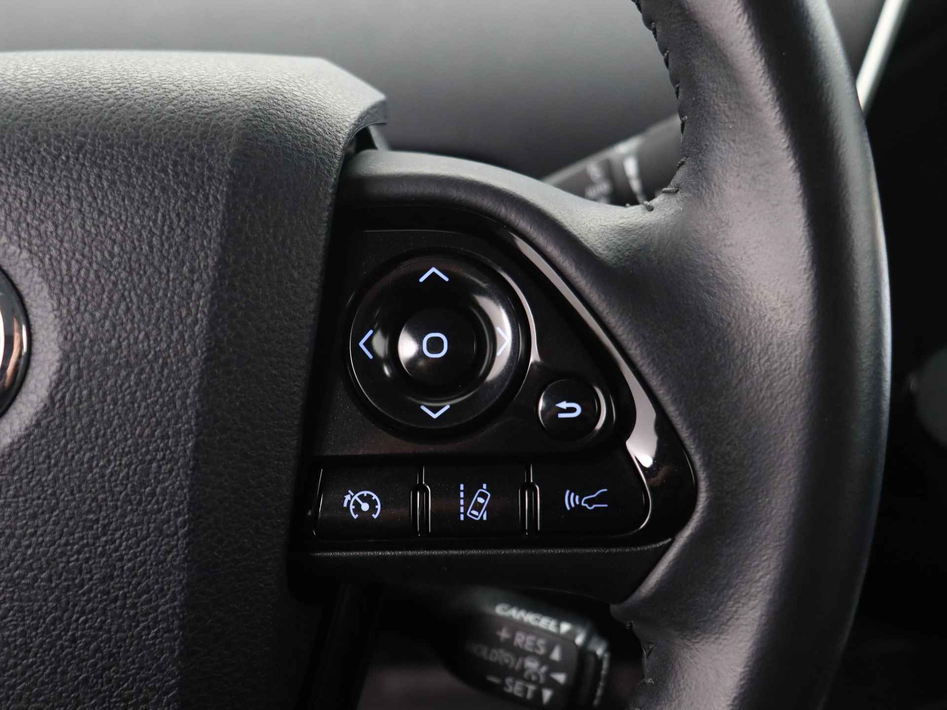 Toyota Prius 1.8 Plug-in Executive Limited | Navigatie | Rondomzicht camera - 21/45