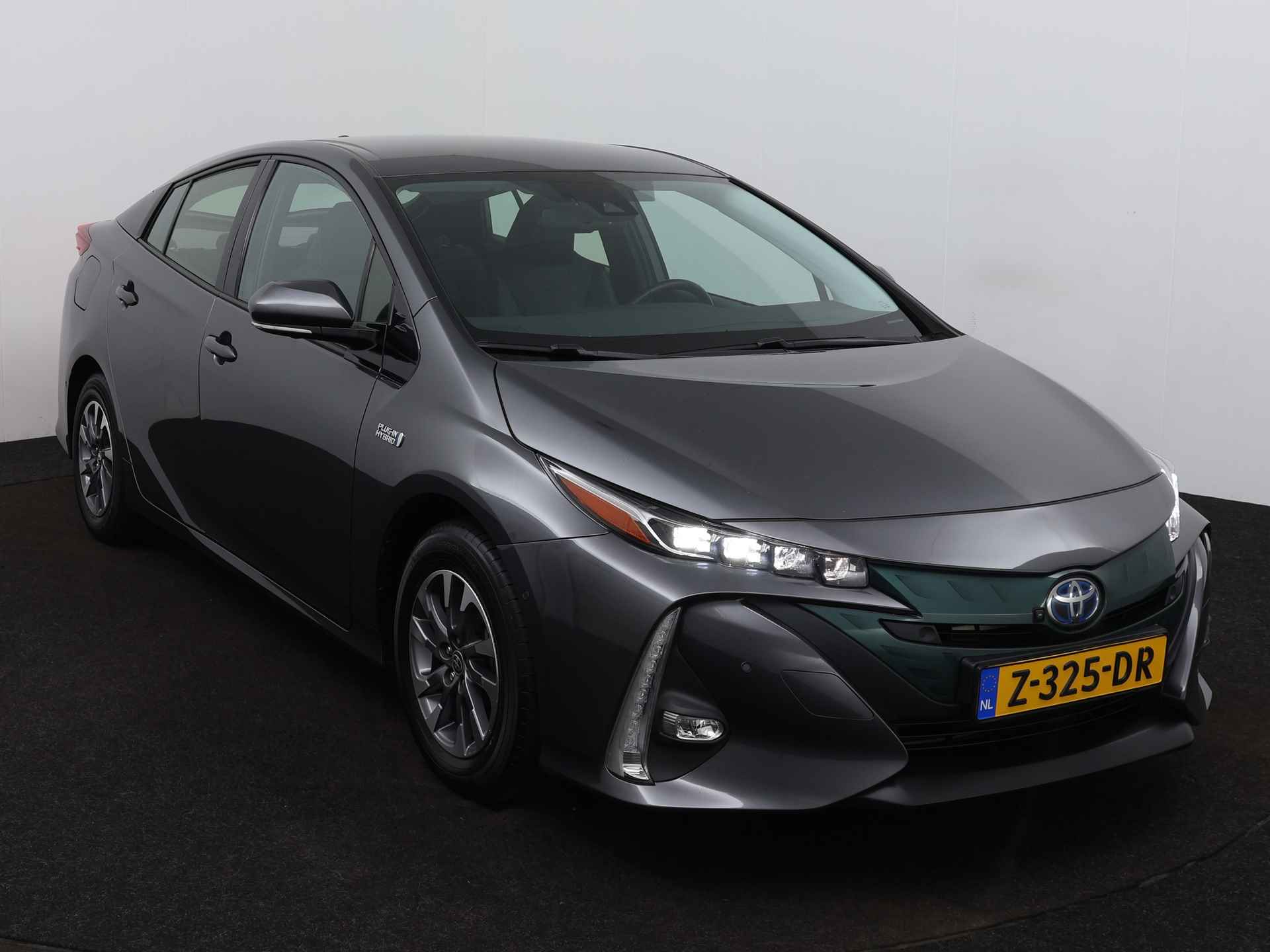 Toyota Prius 1.8 Plug-in Executive Limited - 27/45
