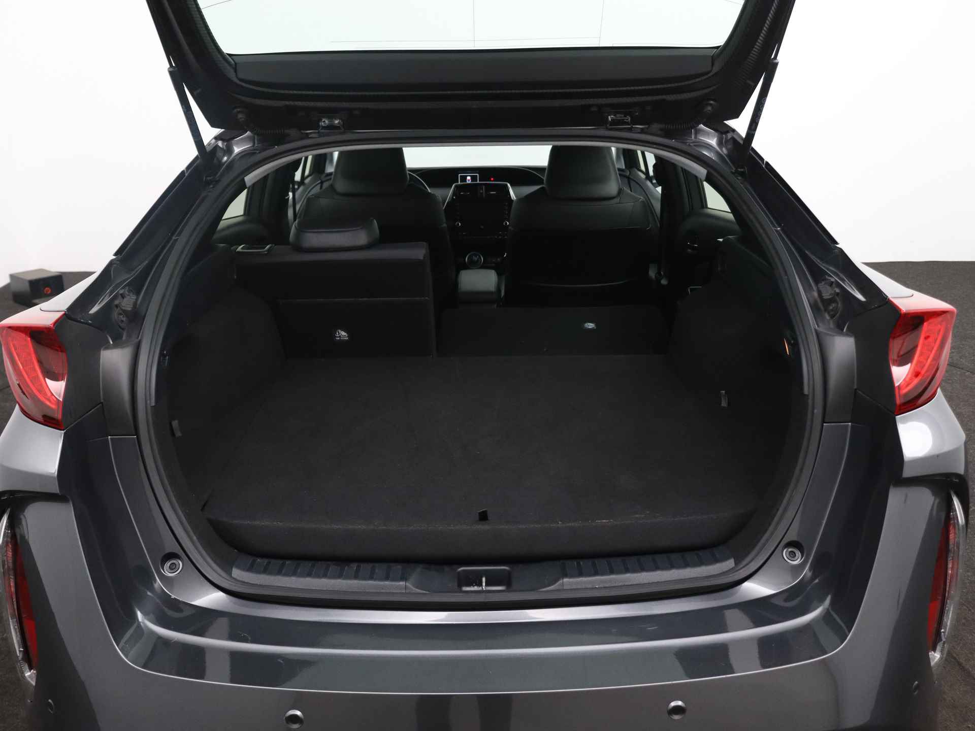 Toyota Prius 1.8 Plug-in Executive Limited | Navigatie | Rondomzicht camera - 38/45
