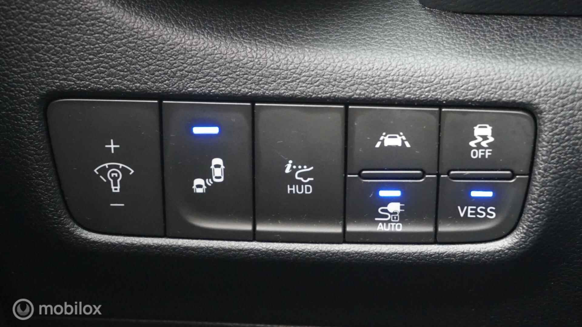 Hyundai Kona EV Premium 64 kWh Afn.Trekhaak | Leder | Elektr. Stoelverst. | Navi | Adapt. Cruise Control - 20/38