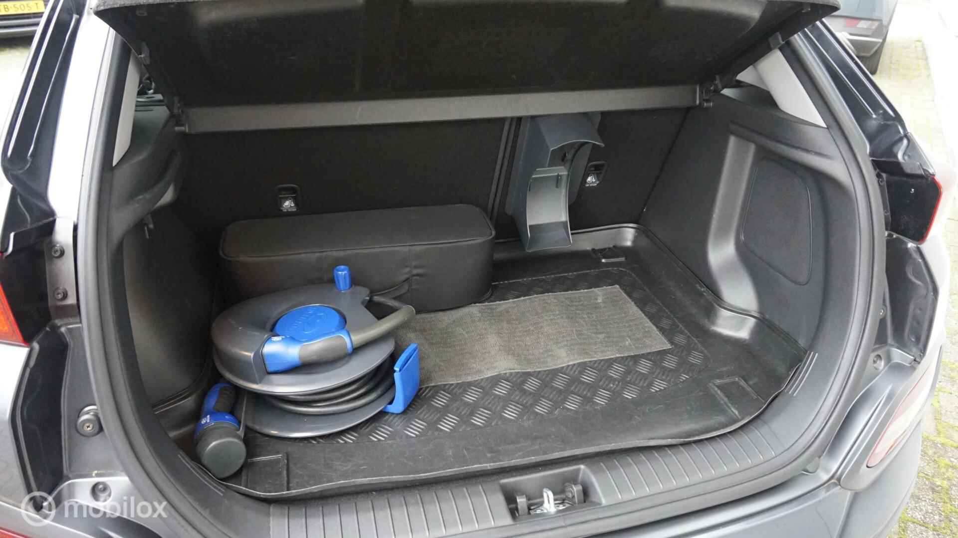 Hyundai Kona EV Premium 64 kWh Afn.Trekhaak | Leder | Elektr. Stoelverst. | Navi | Adapt. Cruise Control - 30/38