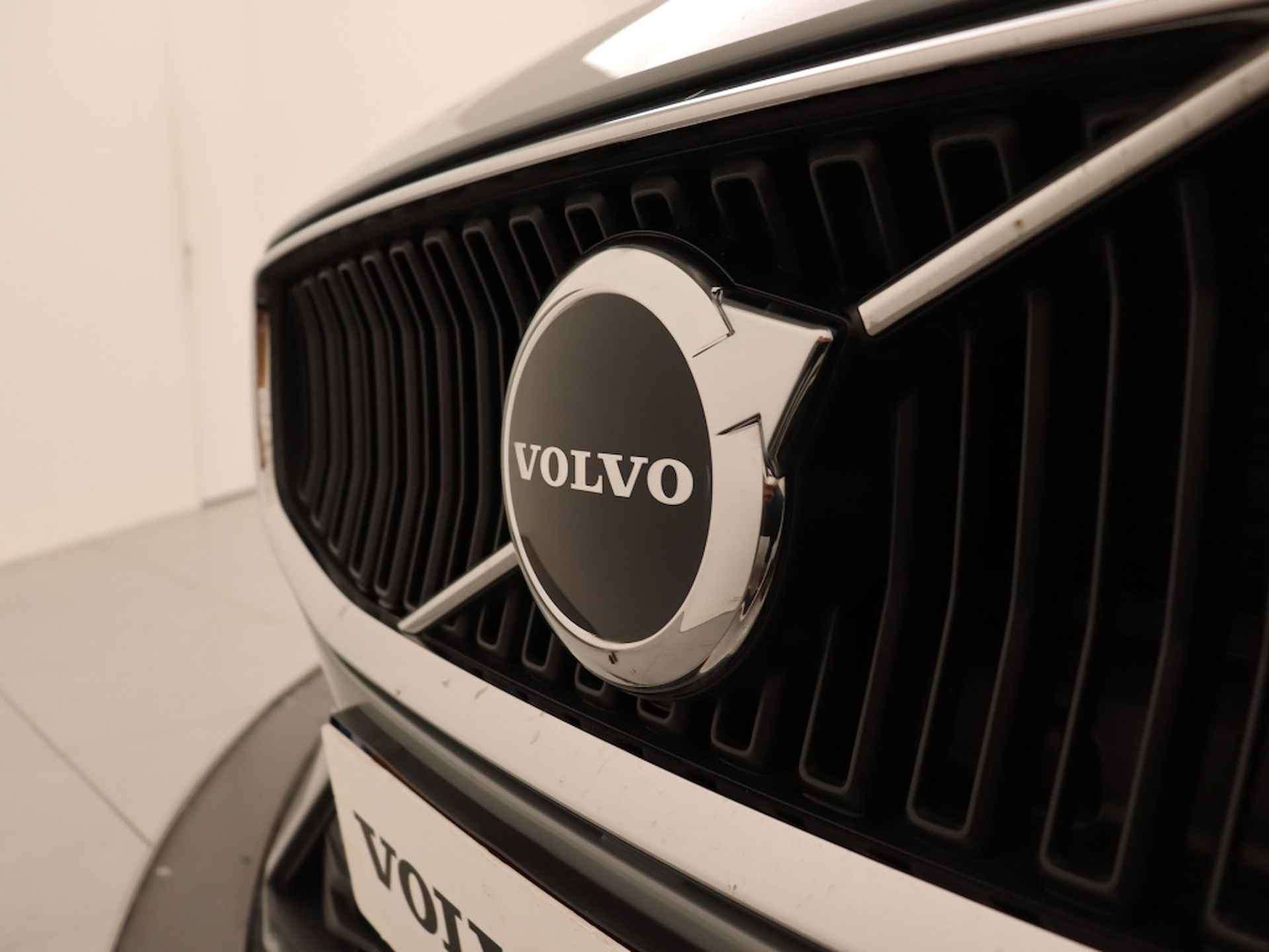 Volvo V60 B3 AUT(7) ESSENTIAL EDITION ACC BLIS STOELVERWARMING V+A DAB+ - 27/31