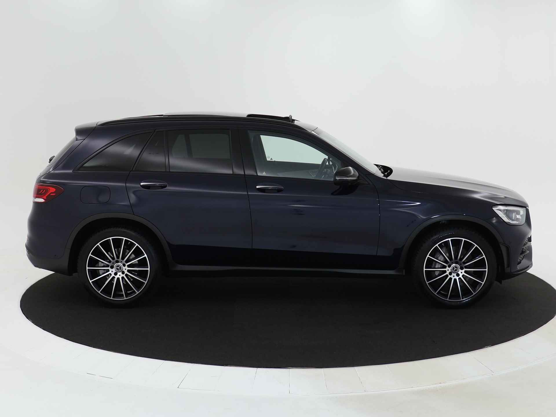 Mercedes-Benz GLC 200 4MATIC Premium Plus AMG | Panoramadak | Burmester | Memory Stoelen | 360 Camera | Trekhaak | Multibeam LED | incl. 24 maanden MB Certified garantie voor Europa. - 13/40