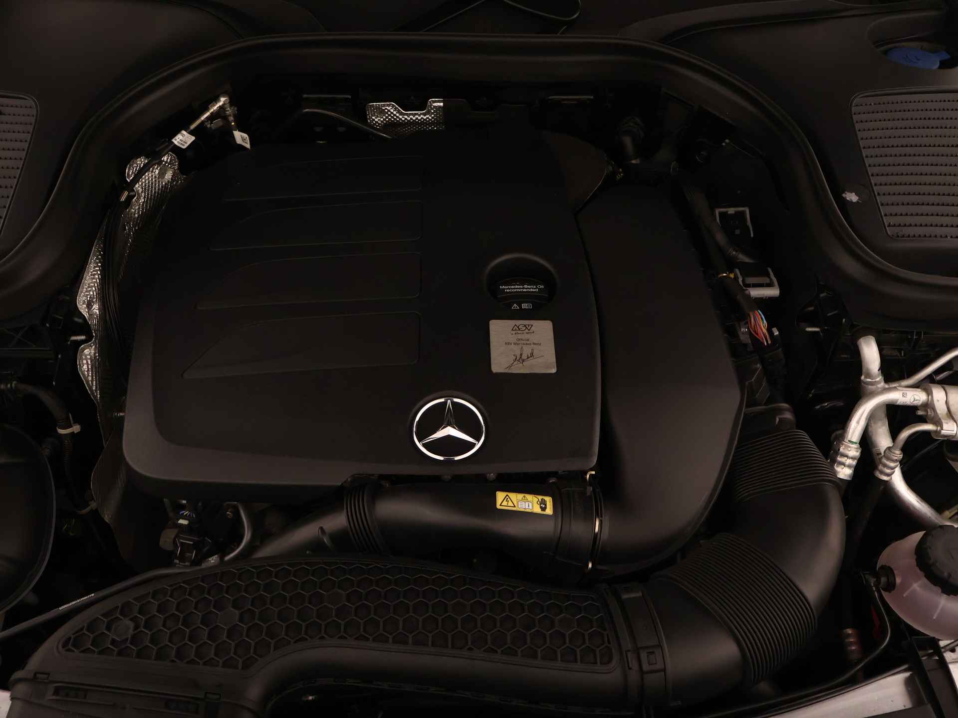 Mercedes-Benz GLC 200 4MATIC Premium Plus AMG | Panoramadak | Burmester | Memory Stoelen | 360 Camera | Trekhaak | Multibeam LED | incl. 24 maanden MB Certified garantie voor Europa. - 35/40