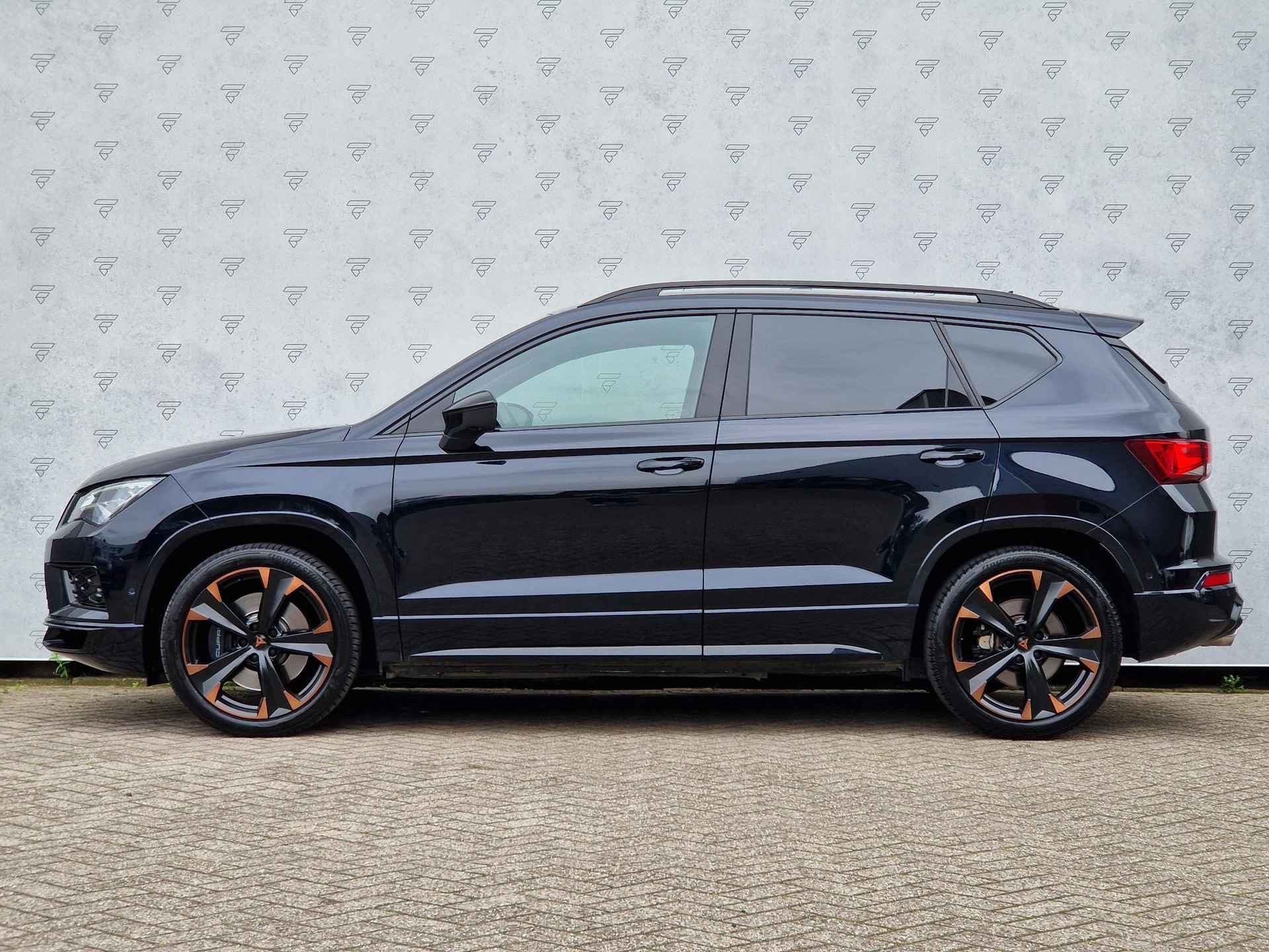 CUPRA Ateca 2.0 TSI 4DRIVE Automaat | 360 Camera | Navi | 19” Velgen | Apple CarPlay/Android Auto | Clima | Key-Less | Leder/Alcantara | PDC | Cruise | LED | - 2/29