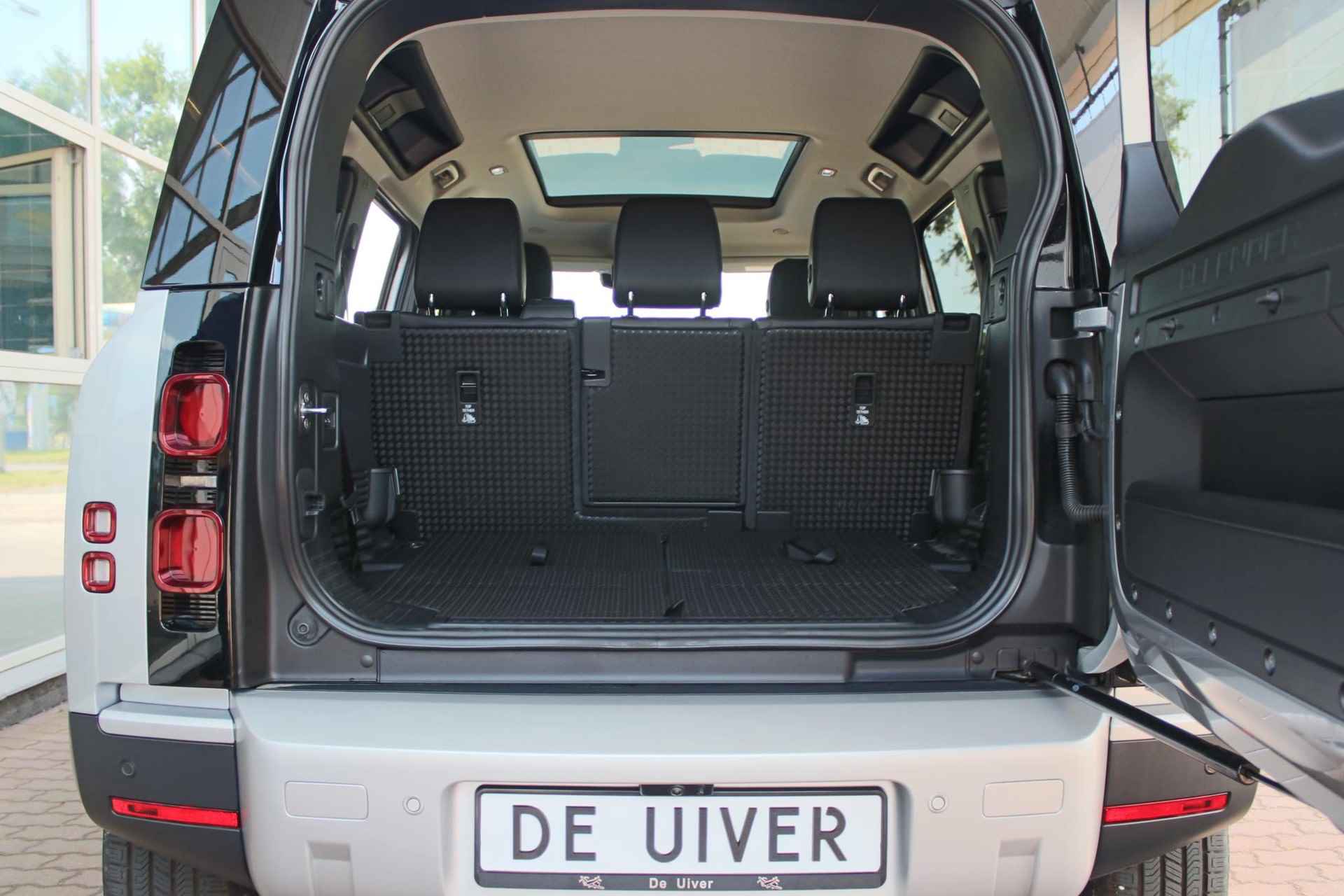 land rover Defender D240 110 S 7 Seater  Nwp: € 129.487,- - 23/46