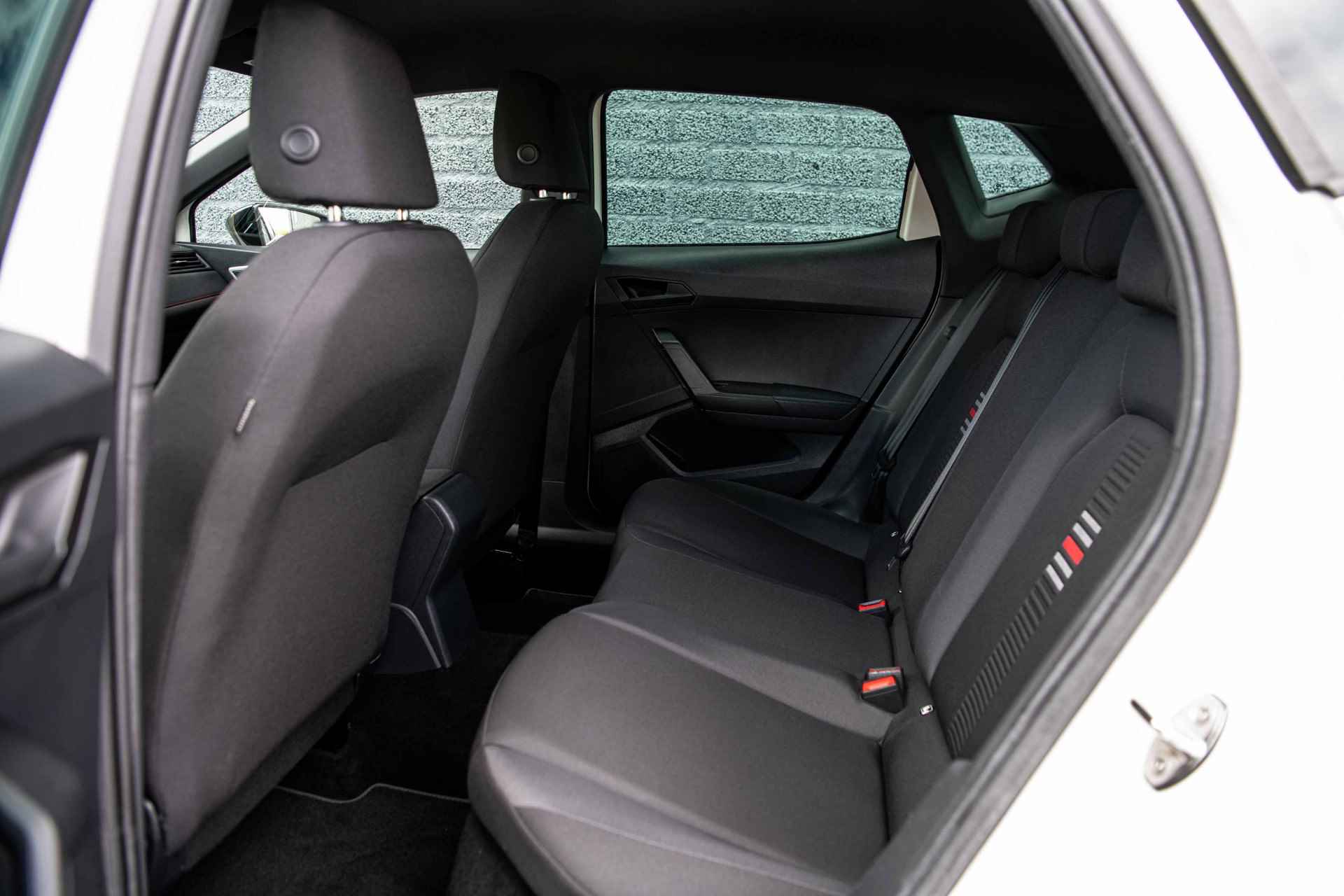 SEAT Ibiza 1.0 TSi 95 pk FR Business Intense | Camera | Navigatie | Parkeersensoren - 9/43