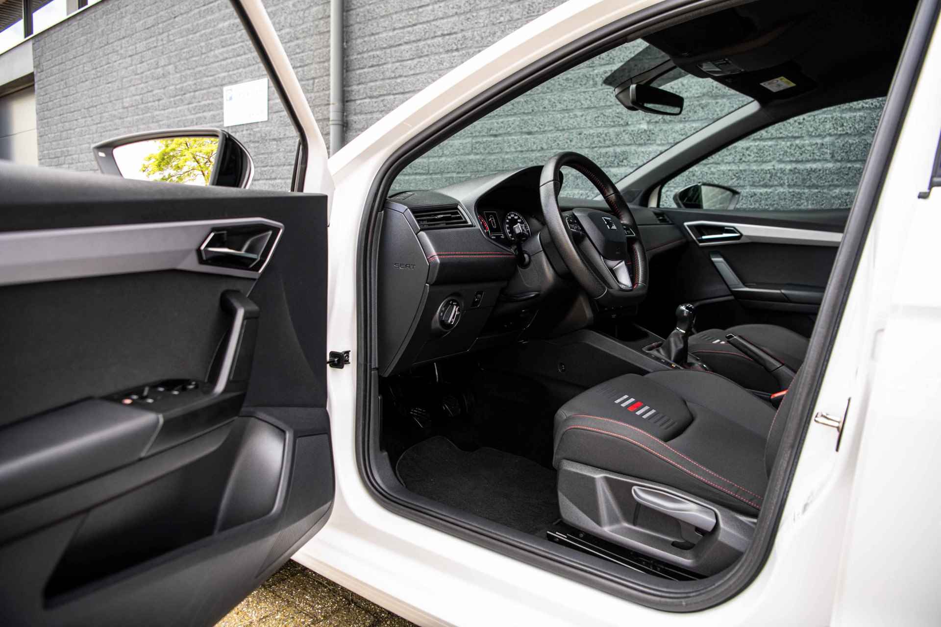 SEAT Ibiza 1.0 TSi 95 pk FR Business Intense | Camera | Navigatie | Parkeersensoren - 31/43