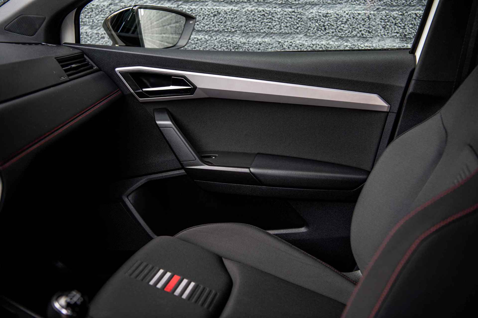 SEAT Ibiza 1.0 TSi 95 pk FR Business Intense | Camera | Navigatie | Parkeersensoren - 40/43