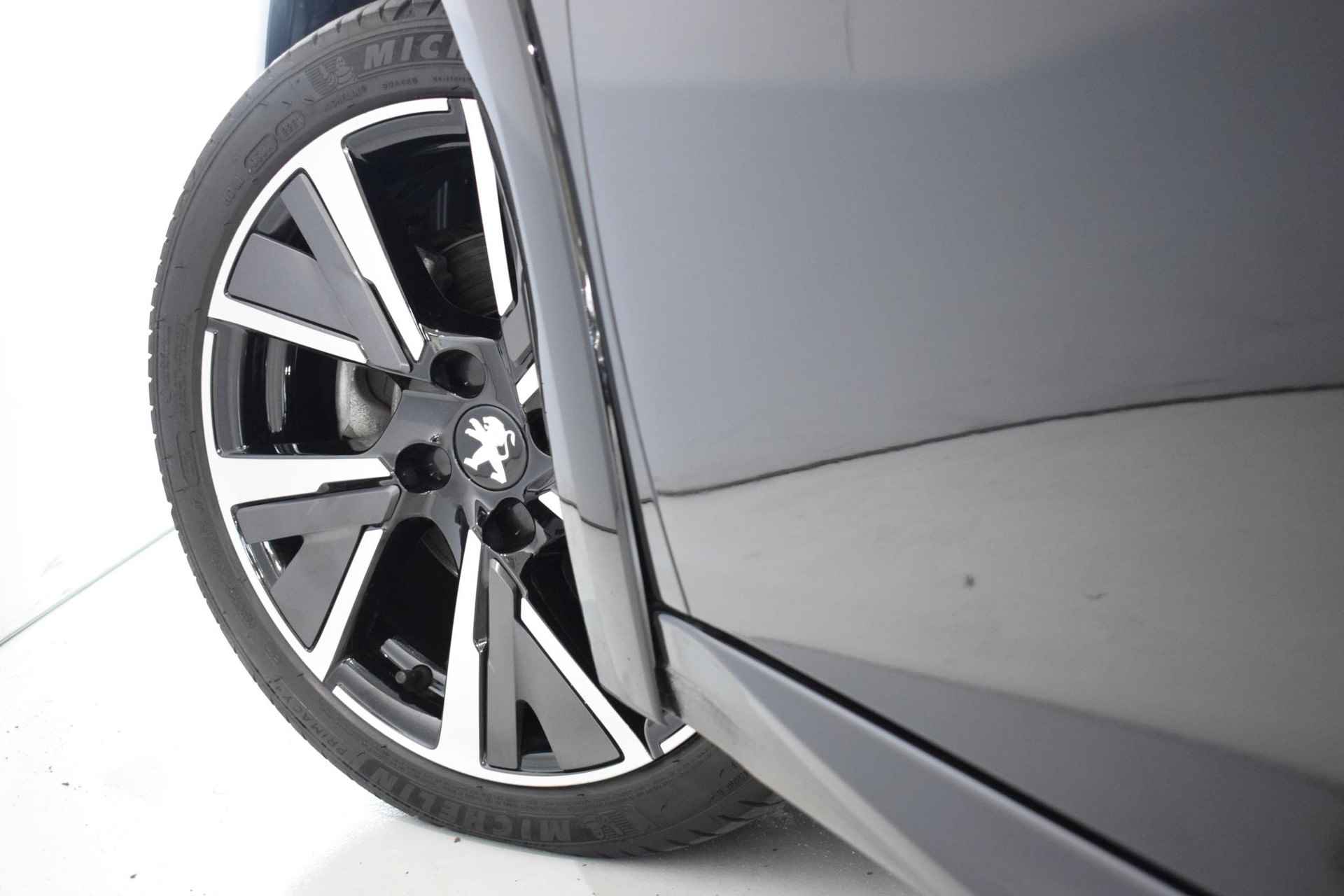 Peugeot 208 1.2 PureTech GT-line | 360-Camera | Parkeersensoren | Dodehoek detectie | Navigatie | Apple Carplay/Android auto | Lane keep assist | USB-aansluiting | Automatische regen/licht sensor | - 16/48