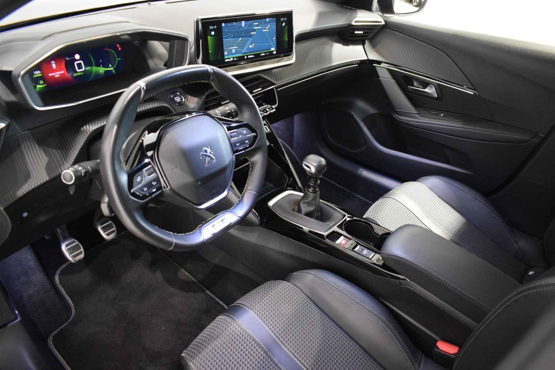 Peugeot 208 1.2 PureTech GT Pack | 360-Camera | Parkeersensoren | Dodehoek detectie | Navigatie | Apple Carplay/Android auto | Lane keep assist | USB-aansluiting | Automatische regen/licht sensor | - 18/48