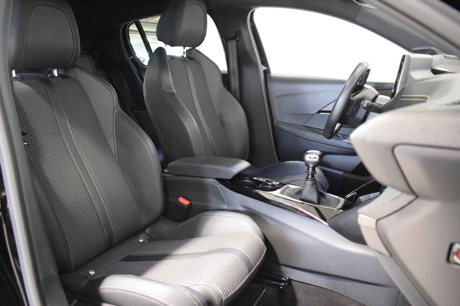 Peugeot 208 1.2 PureTech GT-line | 360-Camera | Parkeersensoren | Dodehoek detectie | Navigatie | Apple Carplay/Android auto | Lane keep assist | USB-aansluiting | Automatische regen/licht sensor | - 22/48