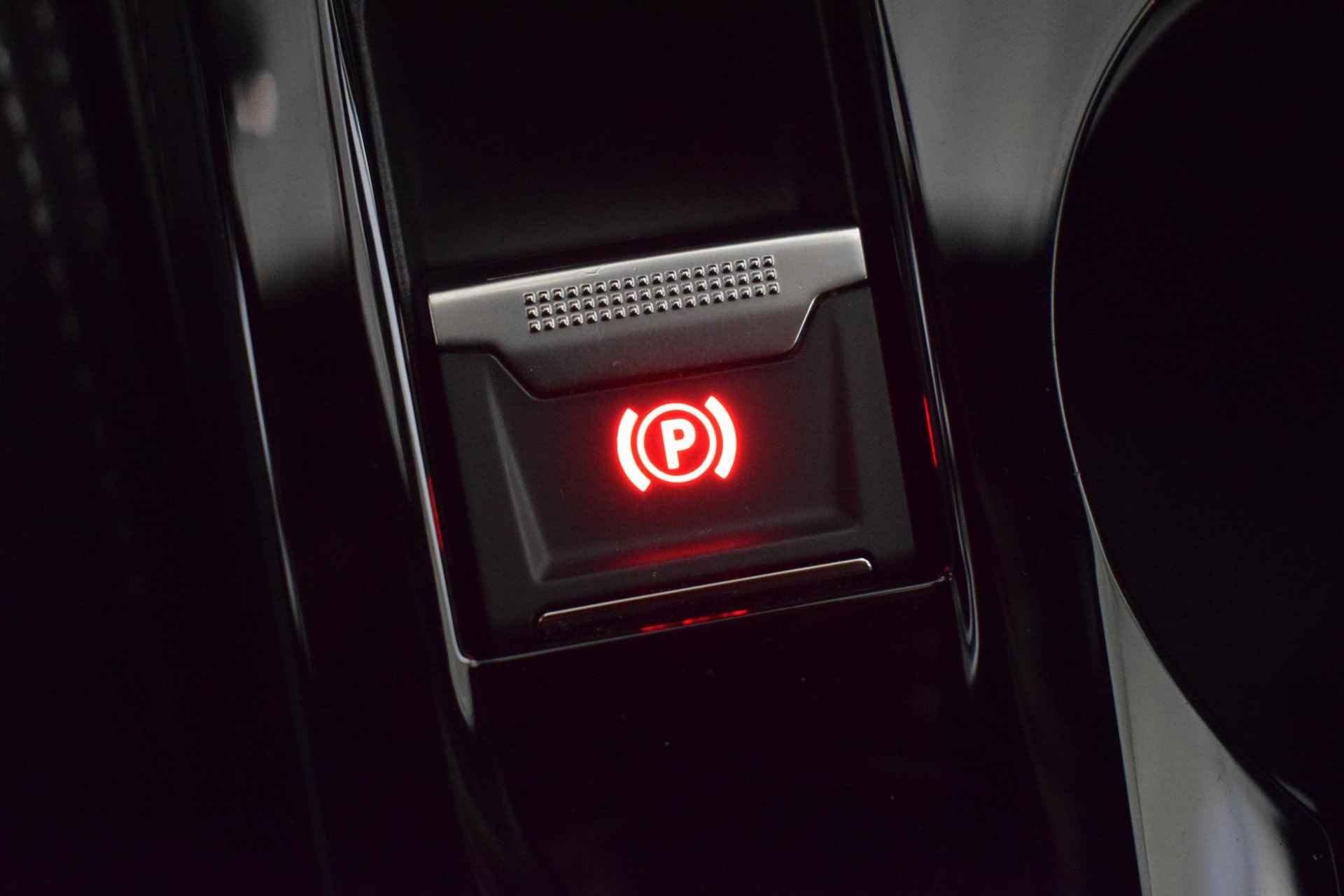 Peugeot 208 1.2 PureTech GT-line | 360-Camera | Parkeersensoren | Dodehoek detectie | Navigatie | Apple Carplay/Android auto | Lane keep assist | USB-aansluiting | Automatische regen/licht sensor | - 39/48