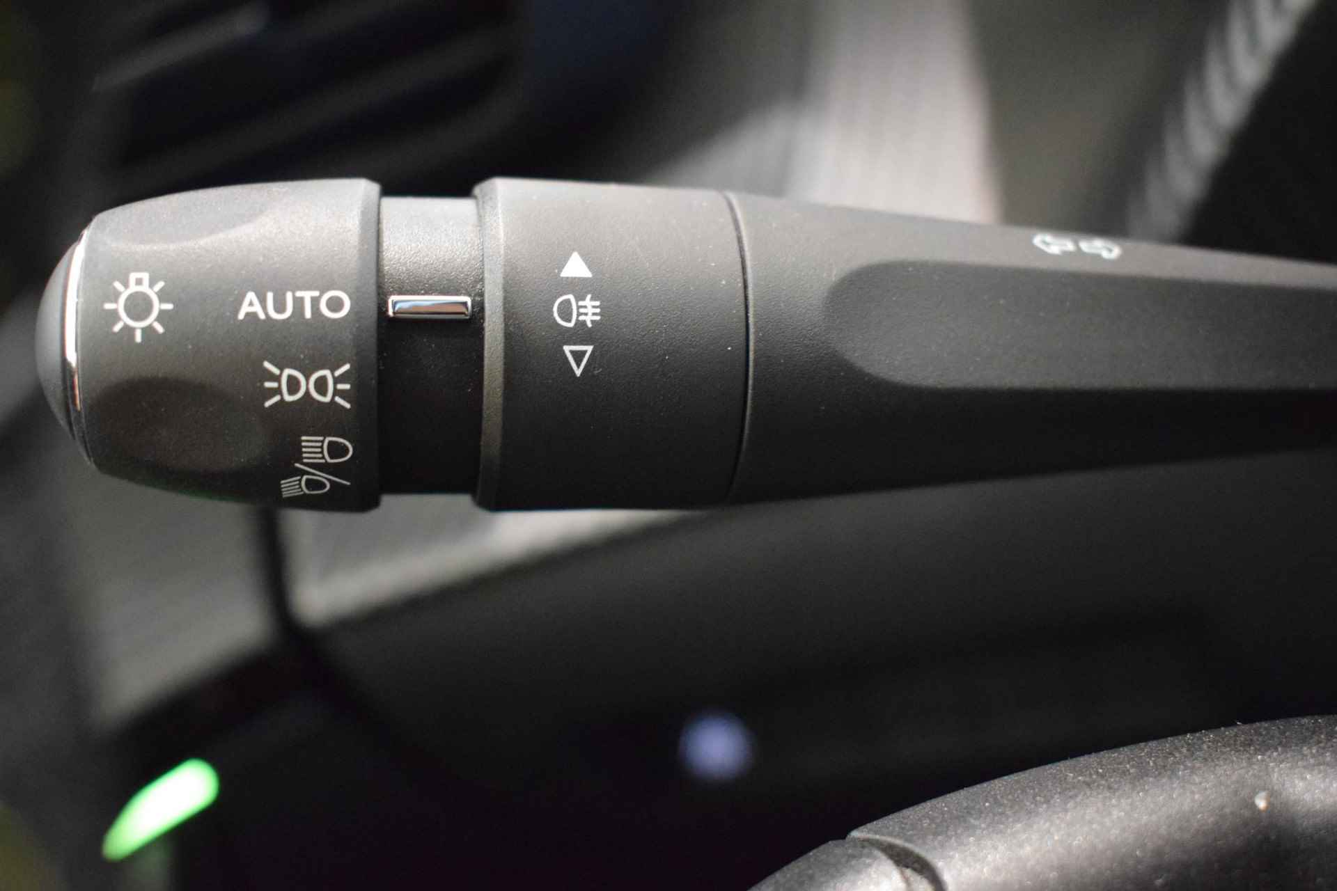 Peugeot 208 1.2 PureTech GT Pack | 360-Camera | Parkeersensoren | Dodehoek detectie | Navigatie | Apple Carplay/Android auto | Lane keep assist | USB-aansluiting | Automatische regen/licht sensor | - 43/48