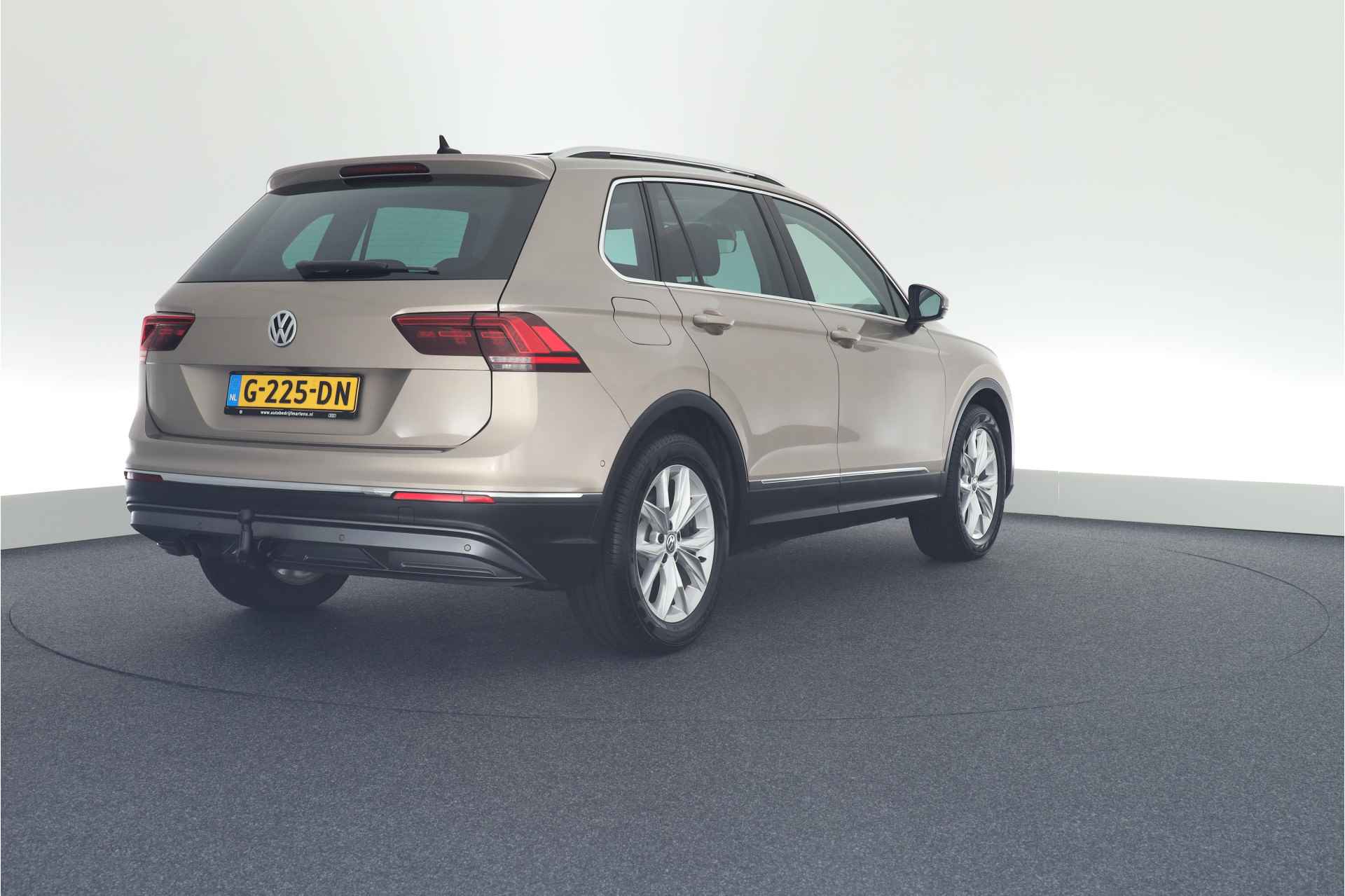 Volkswagen Tiguan 1.5 TSI 150pk DSG ACT Highline Trekhaak Camera Panoramadak Stoelverwarming Navigatie - 4/52