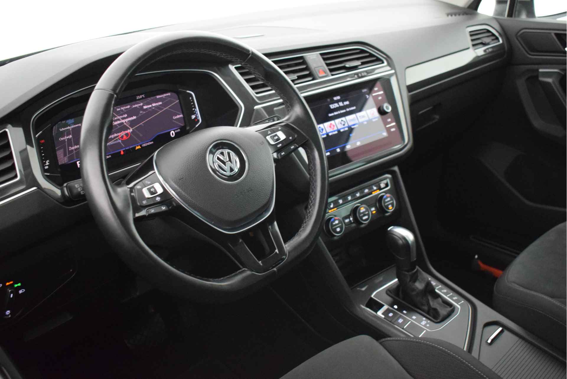 Volkswagen Tiguan 1.5 TSI 150pk DSG ACT Highline Trekhaak Camera Panoramadak Stoelverwarming Navigatie - 9/52