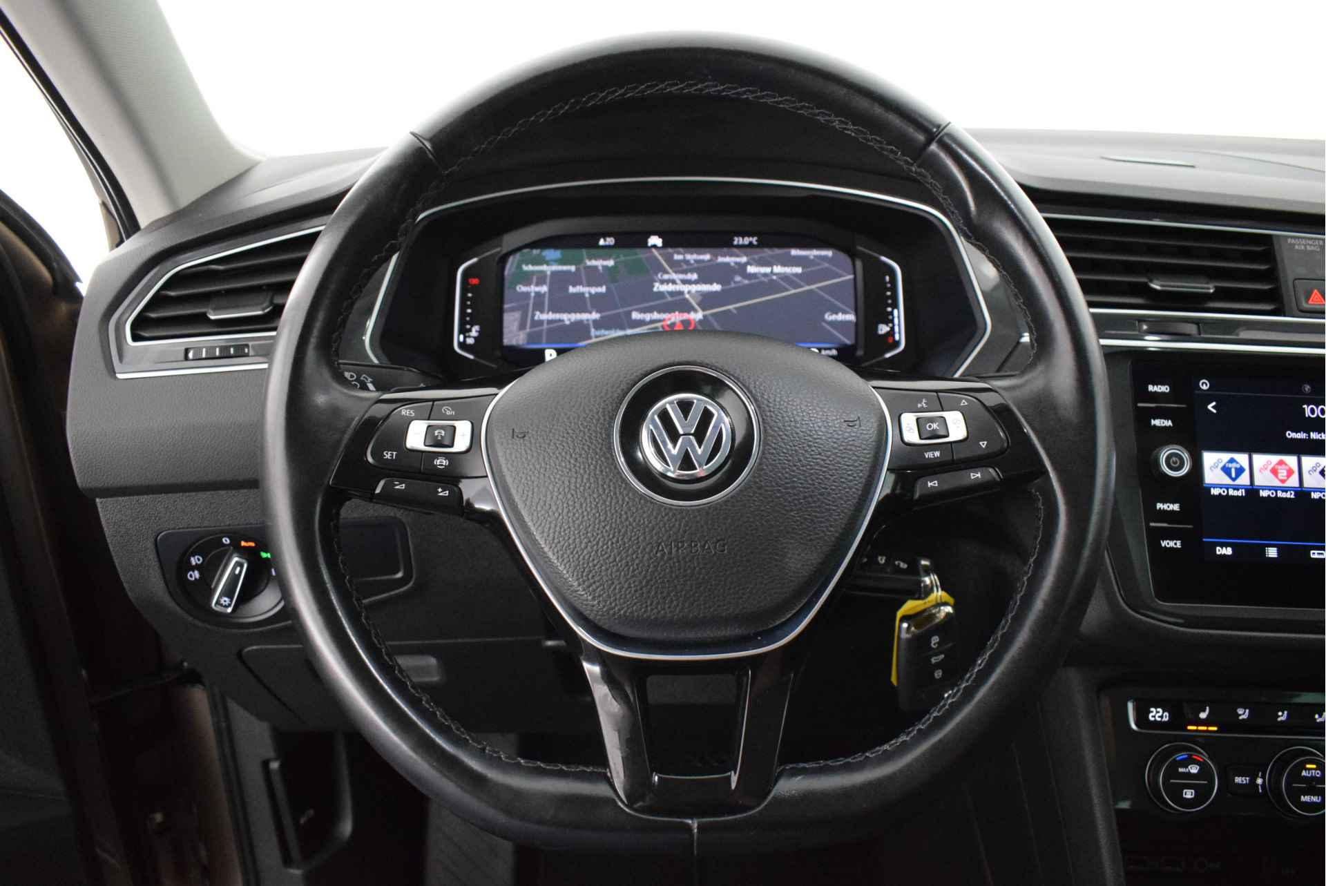 Volkswagen Tiguan 1.5 TSI 150pk DSG ACT Highline Trekhaak Camera Panoramadak Stoelverwarming Navigatie - 14/52