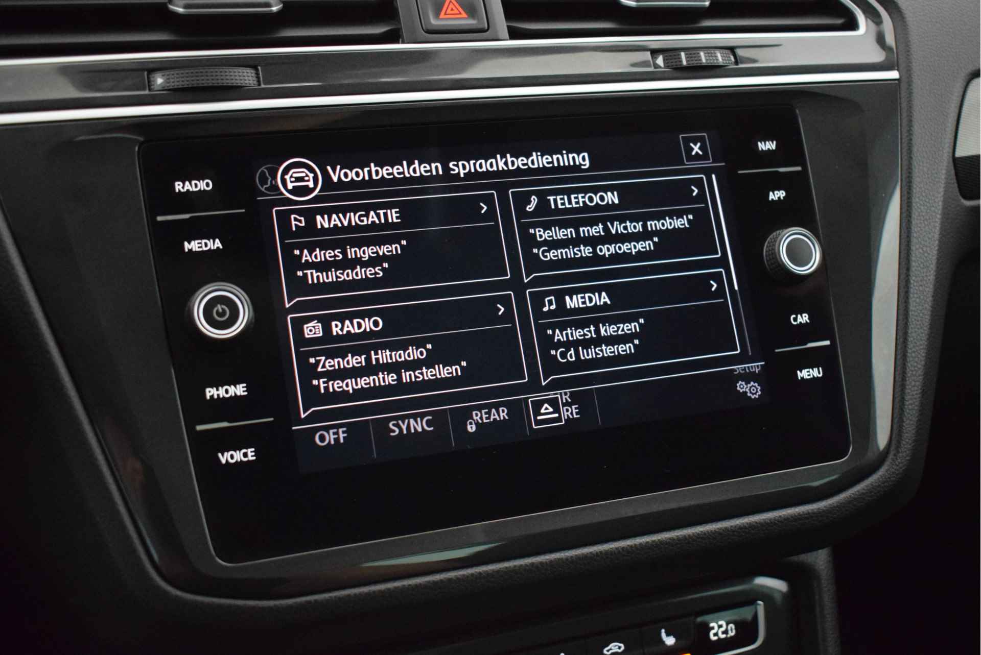 Volkswagen Tiguan 1.5 TSI 150pk DSG ACT Highline Trekhaak Camera Panoramadak Stoelverwarming Navigatie - 24/52