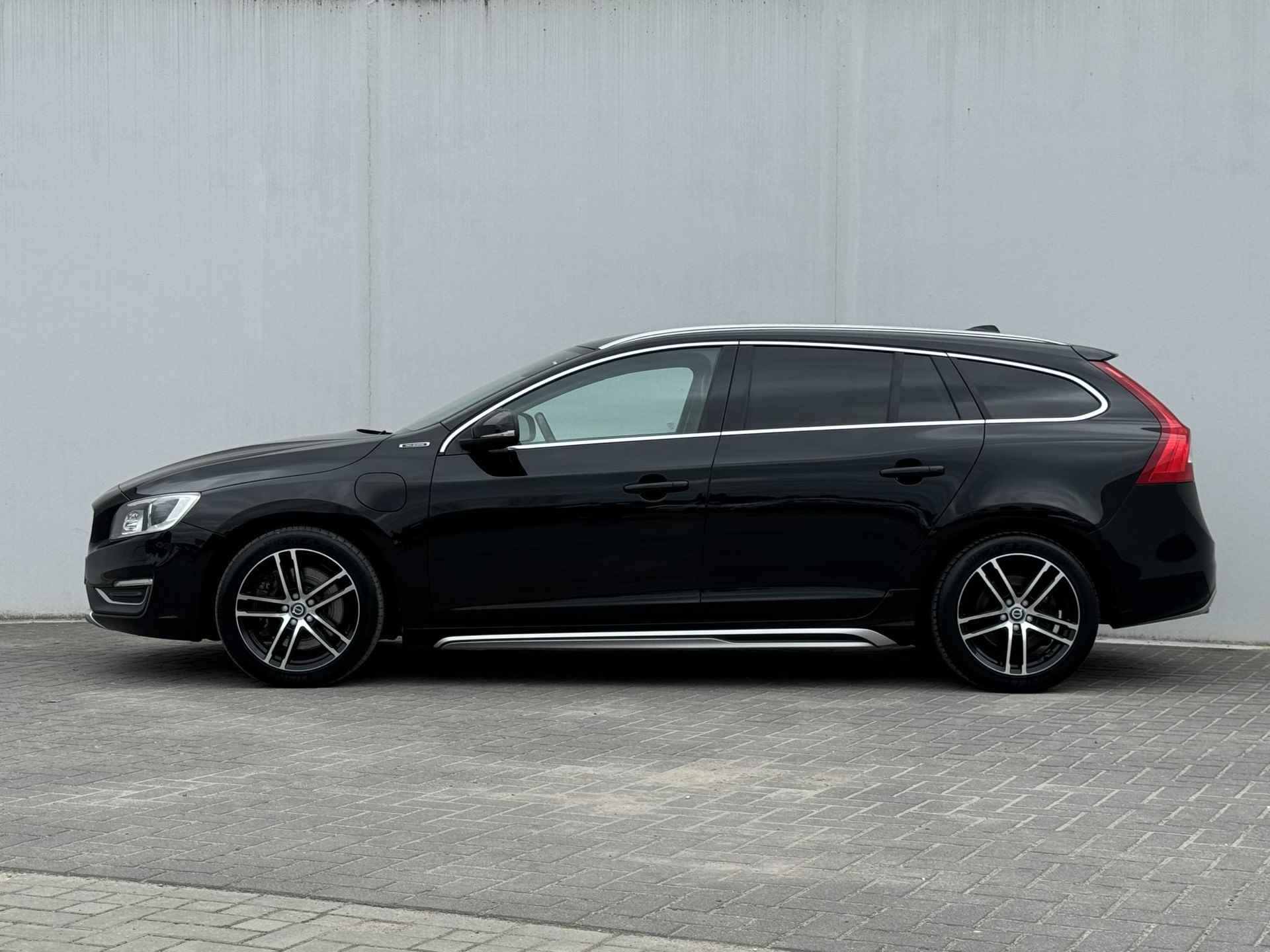 Volvo V60 2.4 D6 Twin Engine Summum / Trekhaak (1800 KG) / Bestuurderstoel met geheugen / Lederen bekleding / Navigatie / Stoelverwarming / inclusief winterset - 9/41