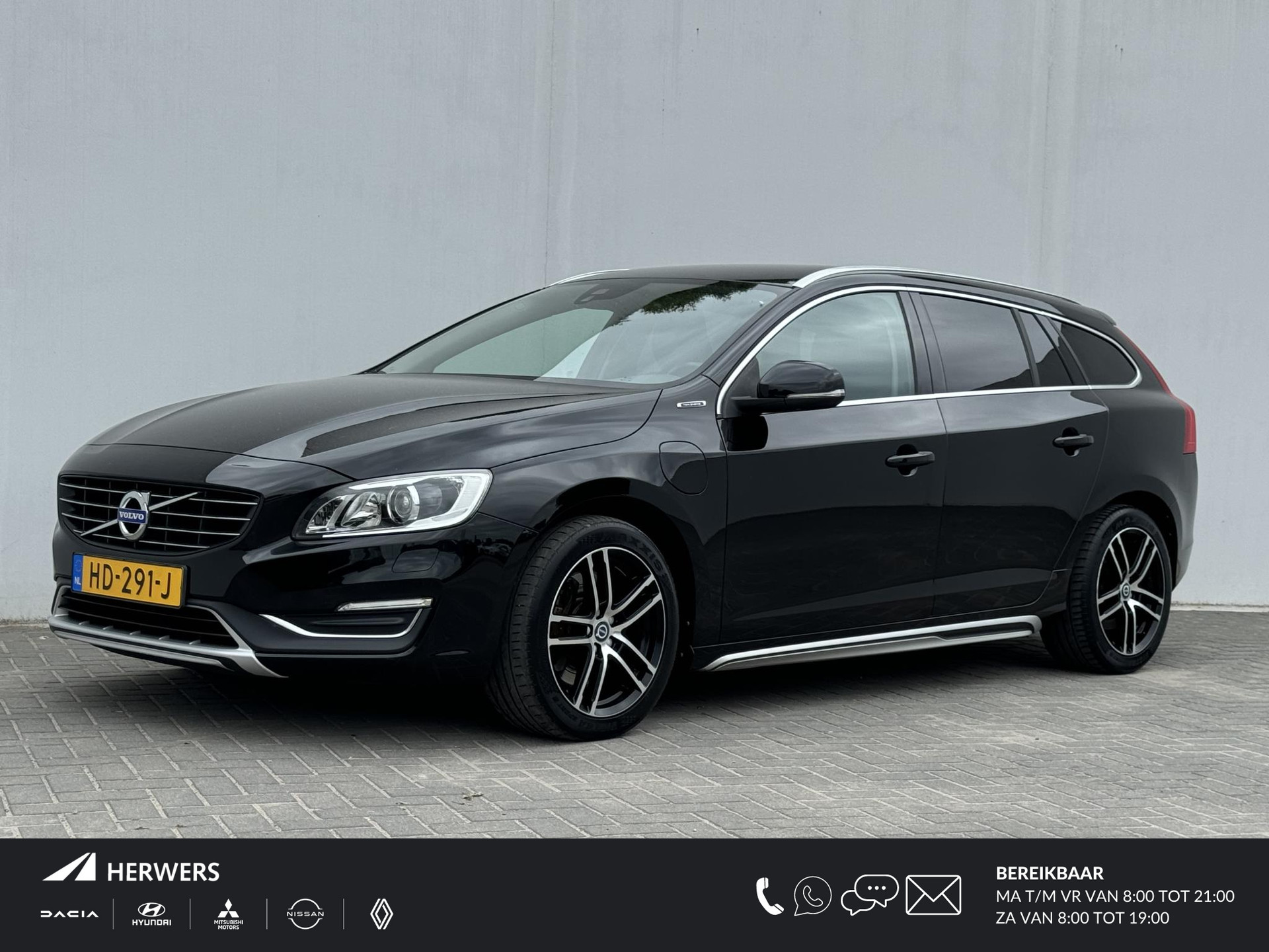 Volvo V60 2.4 D6 Twin Engine Summum / Trekhaak (1800 KG) / Bestuurderstoel met geheugen / Lederen bekleding / Navigatie / Stoelverwarming / inclusief winterset