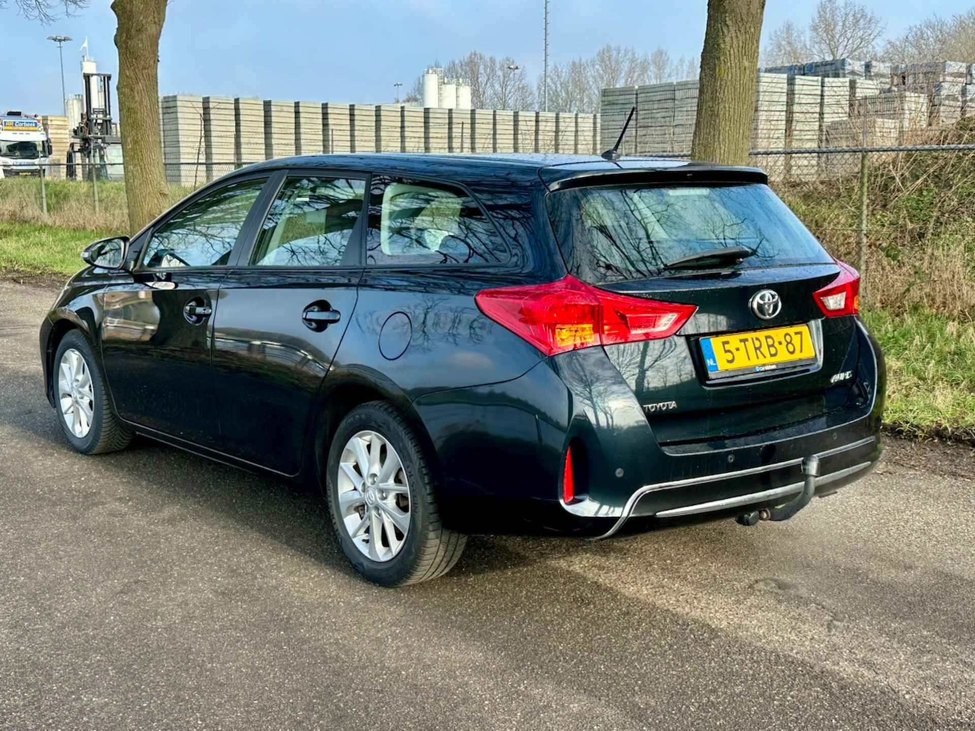 Toyota Auris Touring Sports 1.3 Now | Trekhaak | Navigatie | Parkeersensoren - 8/17