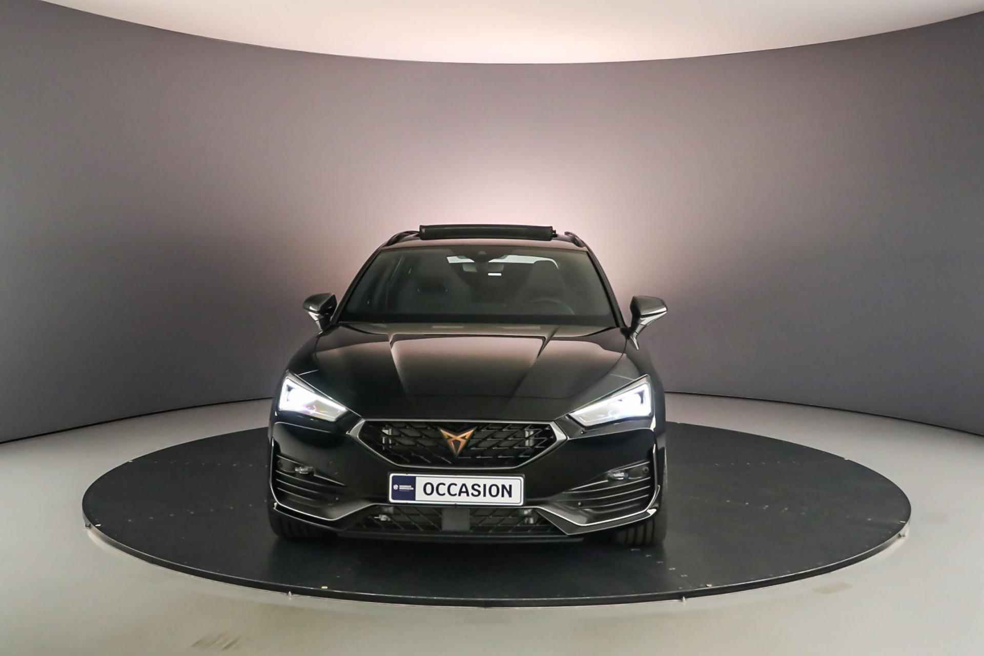 CUPRA Leon Sportstourer VZ Performance Limited 1.4 TSI e-Hybrid 245pk DSG Automaat Panoramadak, Adaptive cruise control, Elektrische achterklep, Navigatie, Achteruitrijcamera, Stoelverwarming, LED verlichting, Stuurwiel verwarmd, Parkeersensoren - 9/47