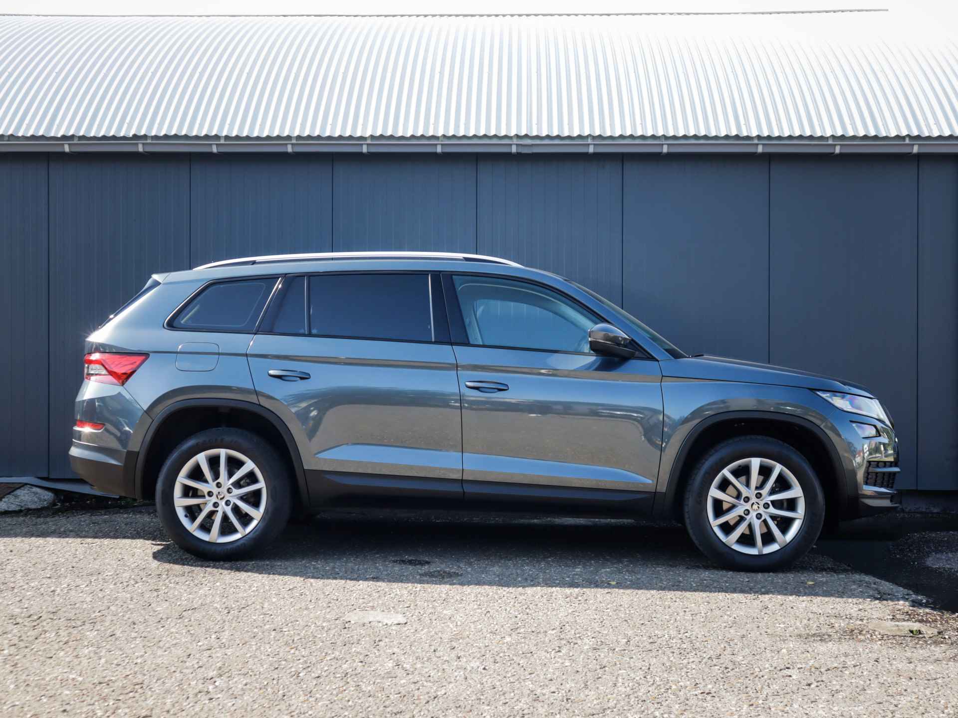 Škoda Kodiaq 1.5 TSI Business Edition (150 PK) 2e-Eig, Skoda-Dealer-Onderh, 12-Mnd-BOVAG, NL-Auto, Leer, Trekhaak, Navigatie/Apple-Carplay/Android-Auto, Cruisecontrol, Keyless-Start, Elek.-Achterklep, Parkeersensoren-V+A, Achteruitrijcamera, Premium-Audio, DAB, Licht-Zicht-Pakket, Lm-Velgen-18Inch, Privacy-Glas - 5/36