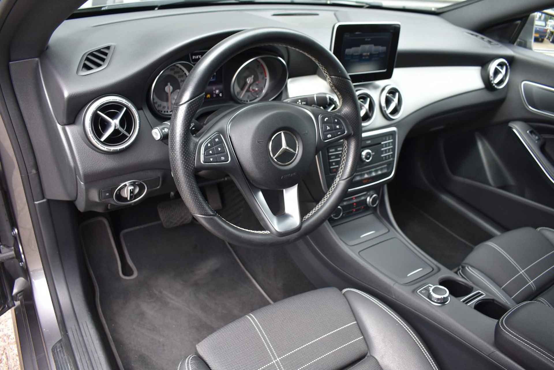 MERCEDES-BENZ Cla-klasse 200 D AMBITION / SHOOTING BRAKE / NAVI / CRUISE / LED - 41/47