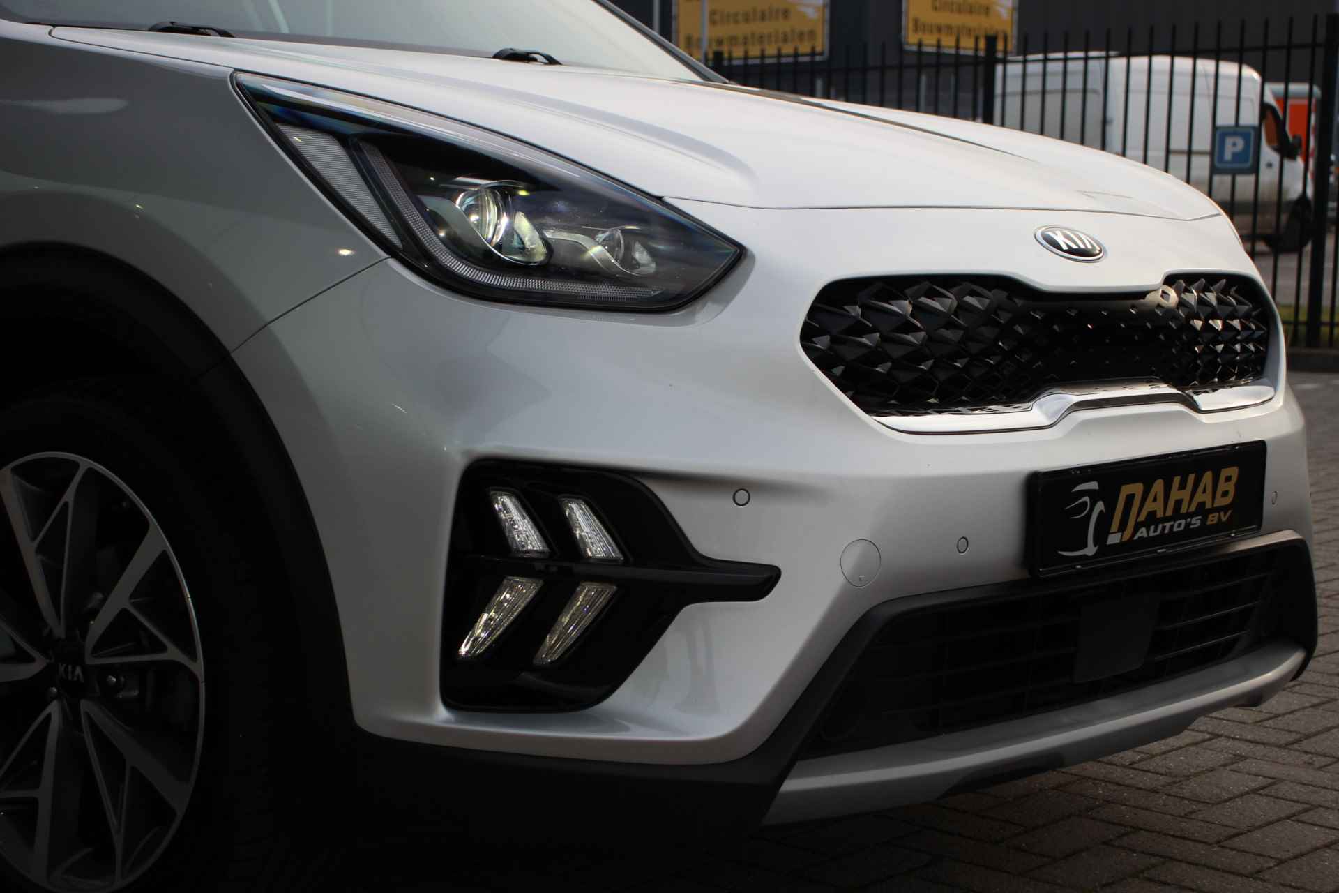 Kia Niro 1.6 GDi Hybrid ExecutiveLine | Schuif/kanteldak | VC | Camera | Stoelverw. + koeling | - 8/37