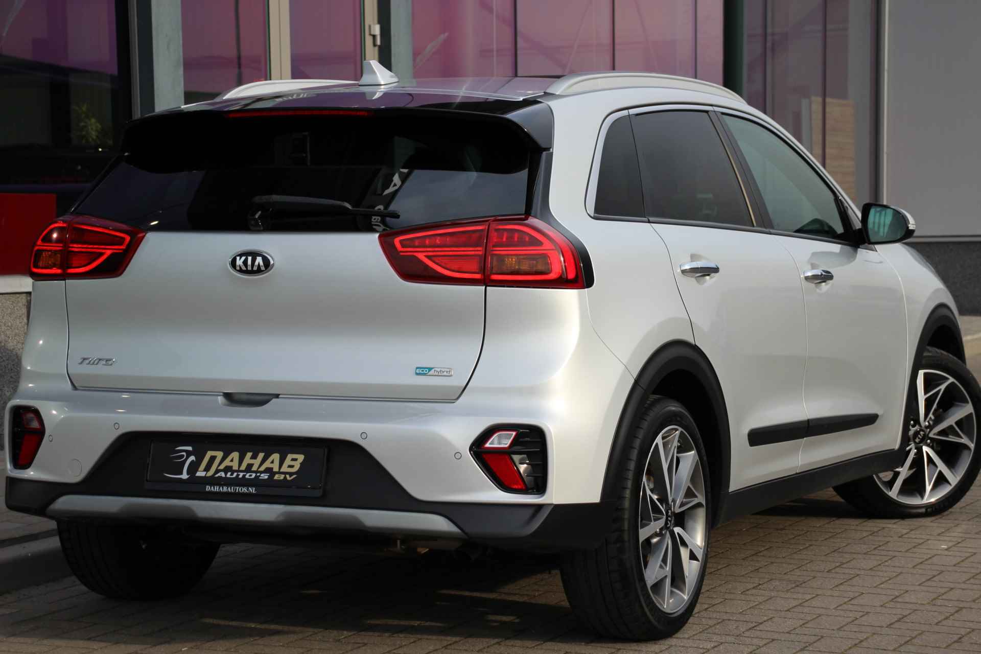 Kia Niro 1.6 GDi Hybrid ExecutiveLine | Schuif/kanteldak | VC | Camera | Stoelverw. + koeling | - 12/37