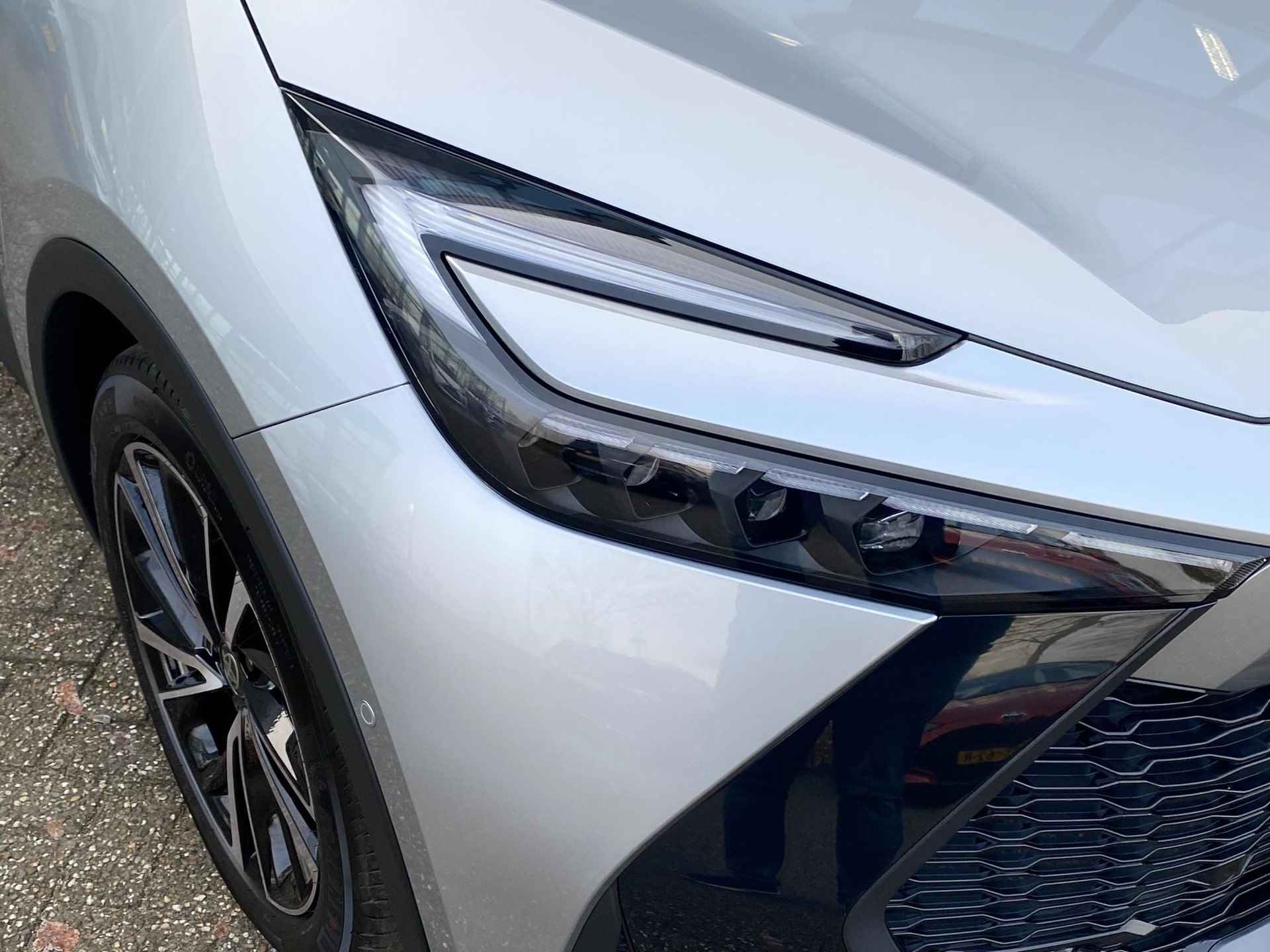 Toyota C-HR 2.0 Plug-in Hybrid 220 Executive NIEUW DIRECT LEVERBAAR HEAD-UP JBL-AUDIO ELEK-STOEL + GEHEUGEN PANODAK KEYLESS PARK-SENSOREN - 3/34