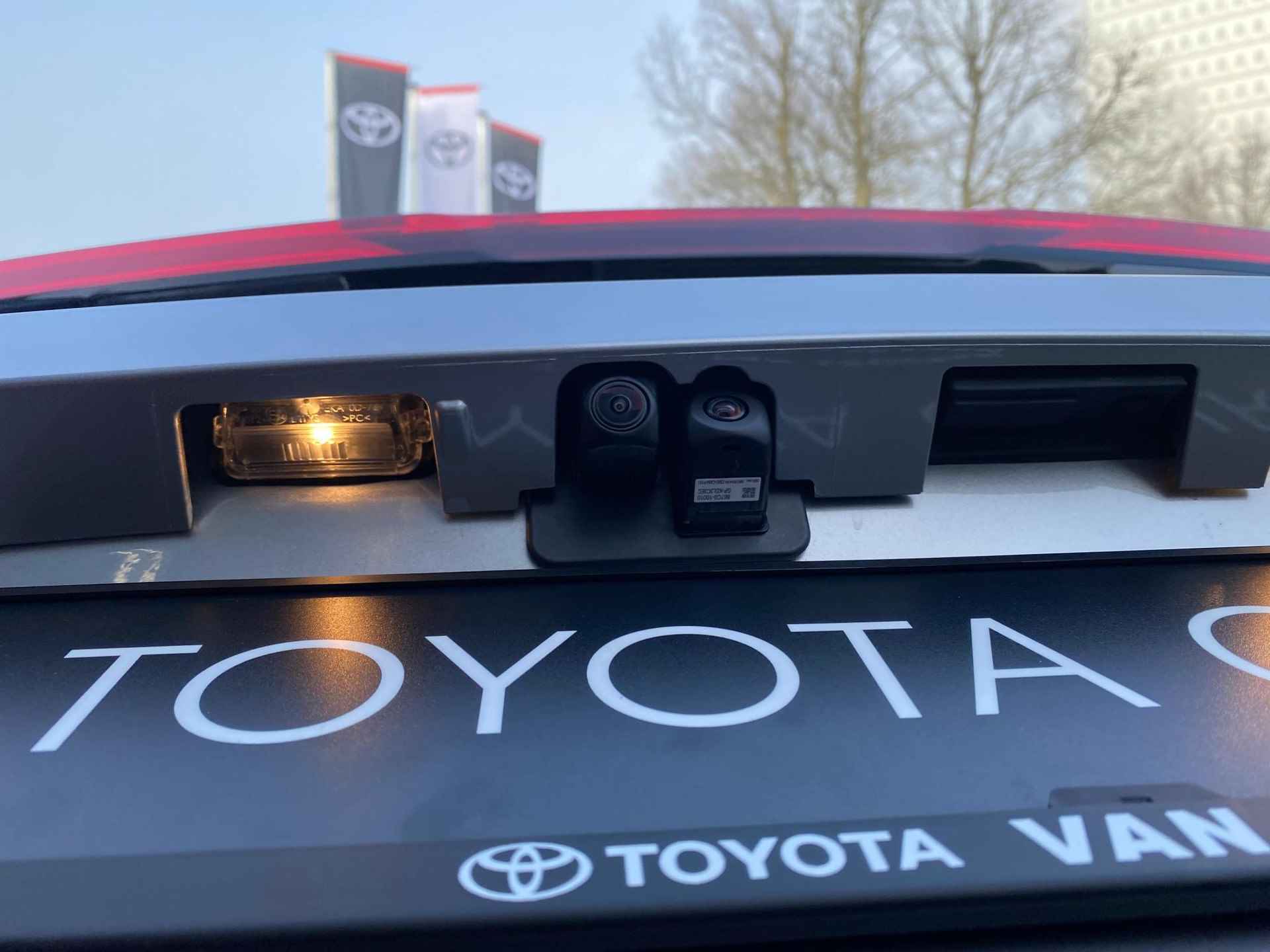 Toyota C-HR 2.0 Plug-in Hybrid 220 Executive NIEUW DIRECT LEVERBAAR HEAD-UP JBL-AUDIO ELEK-STOEL + GEHEUGEN PANODAK KEYLESS PARK-SENSOREN - 19/34