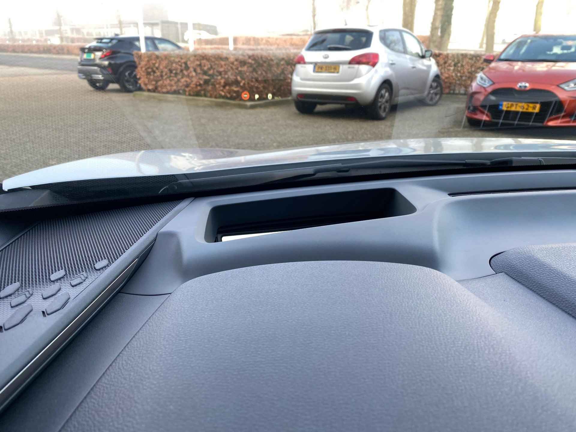 Toyota C-HR 2.0 Plug-in Hybrid 220 Executive NIEUW DIRECT LEVERBAAR HEAD-UP JBL-AUDIO ELEK-STOEL + GEHEUGEN PANODAK KEYLESS PARK-SENSOREN - 28/34