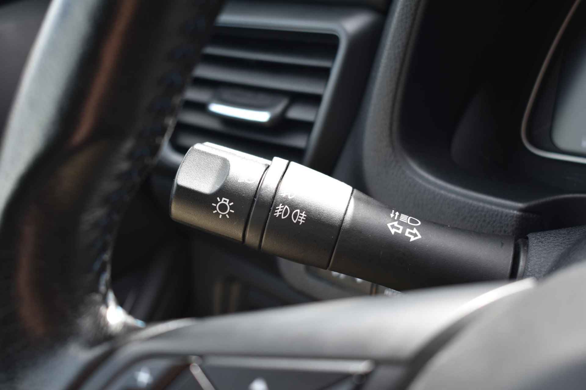 Nissan LEAF e+ Tekna 62 kWh 218pk | Warmtepomp | 360 Camera | Navigatie | Stoelverwarming | Adaptive Cruise Control | LED Koplampen | Leder | Automaat - 35/38