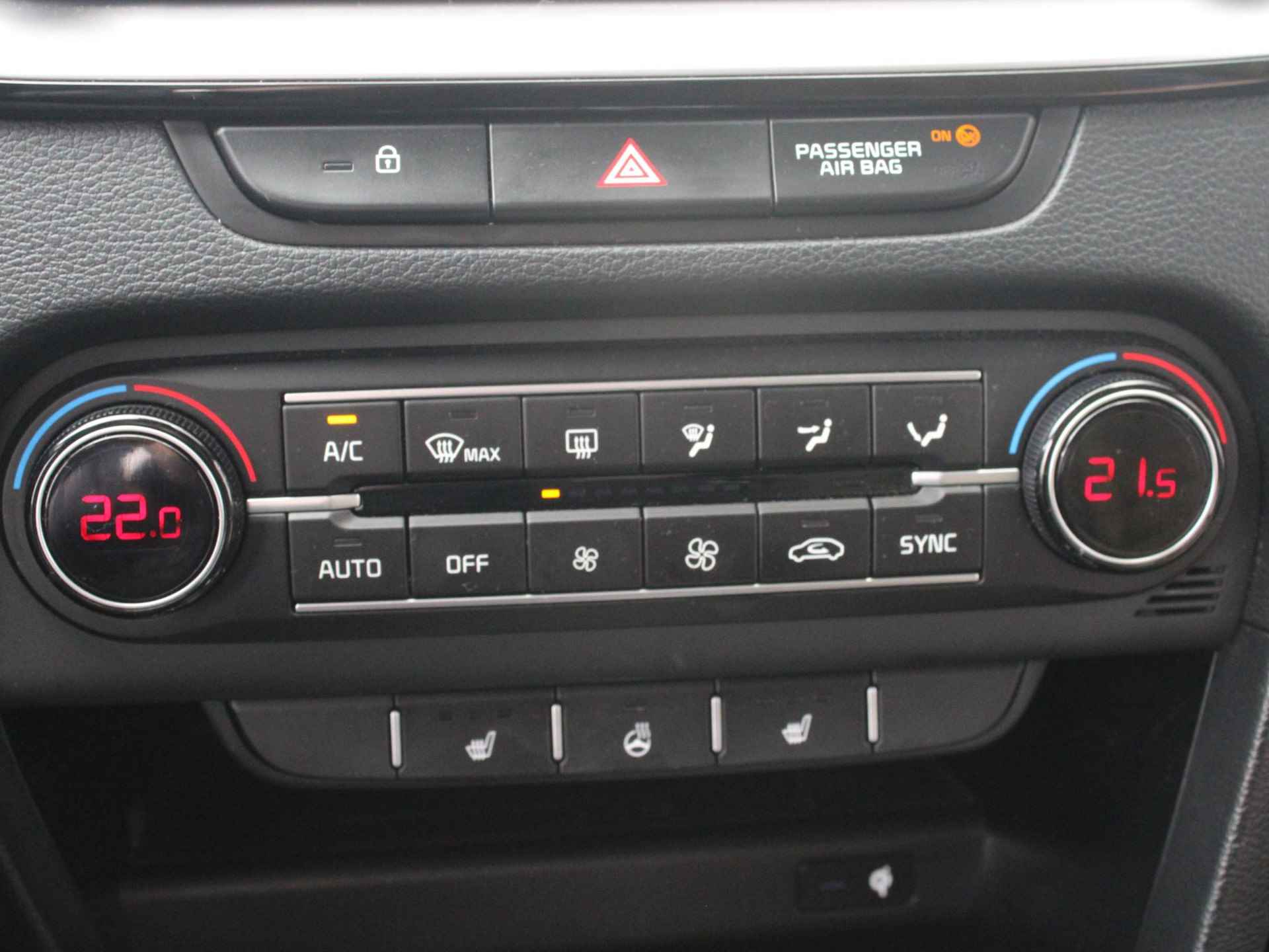 Kia Ceed Sportswagon 1.5 T-GDi GT-Line | Schuif-/kanteldak | Stoel-/stuurverwarming | 17'' lichtmetaal | Clima | Cruise | LED - 16/35