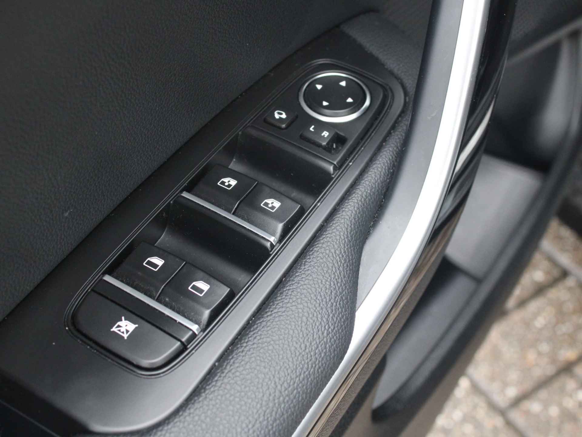 Kia Ceed Sportswagon 1.5 T-GDi GT-Line | Schuif-/kanteldak | Stoel-/stuurverwarming | 17'' lichtmetaal | Clima | Cruise | LED - 24/35